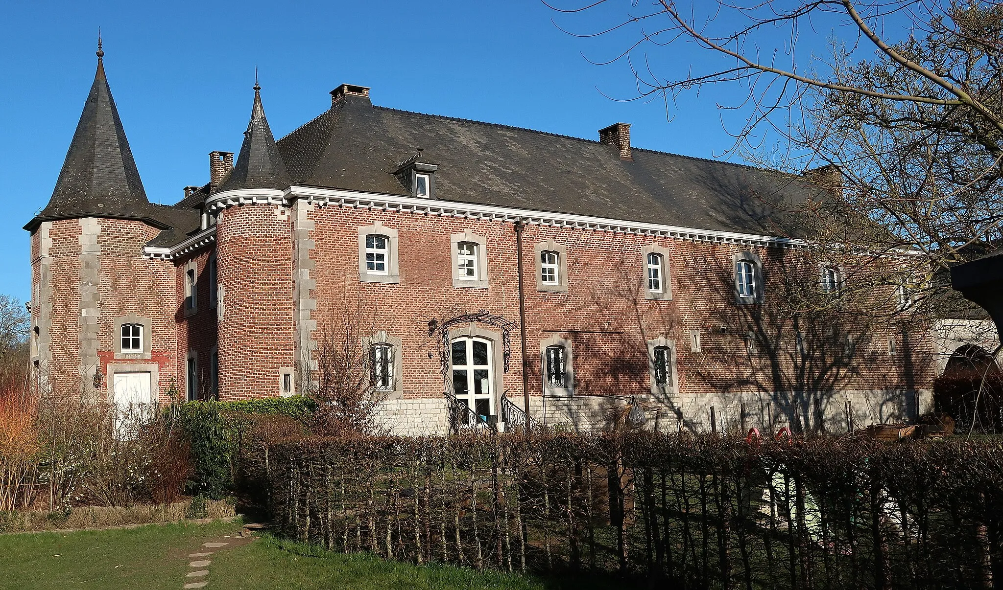 Photo showing: Château du Temple en Longpré (Wanze), 
ferme-château jadis propriété de l'ordre du Temple et mentionnée dès 1313, bâtiments du XVIIIe siècle