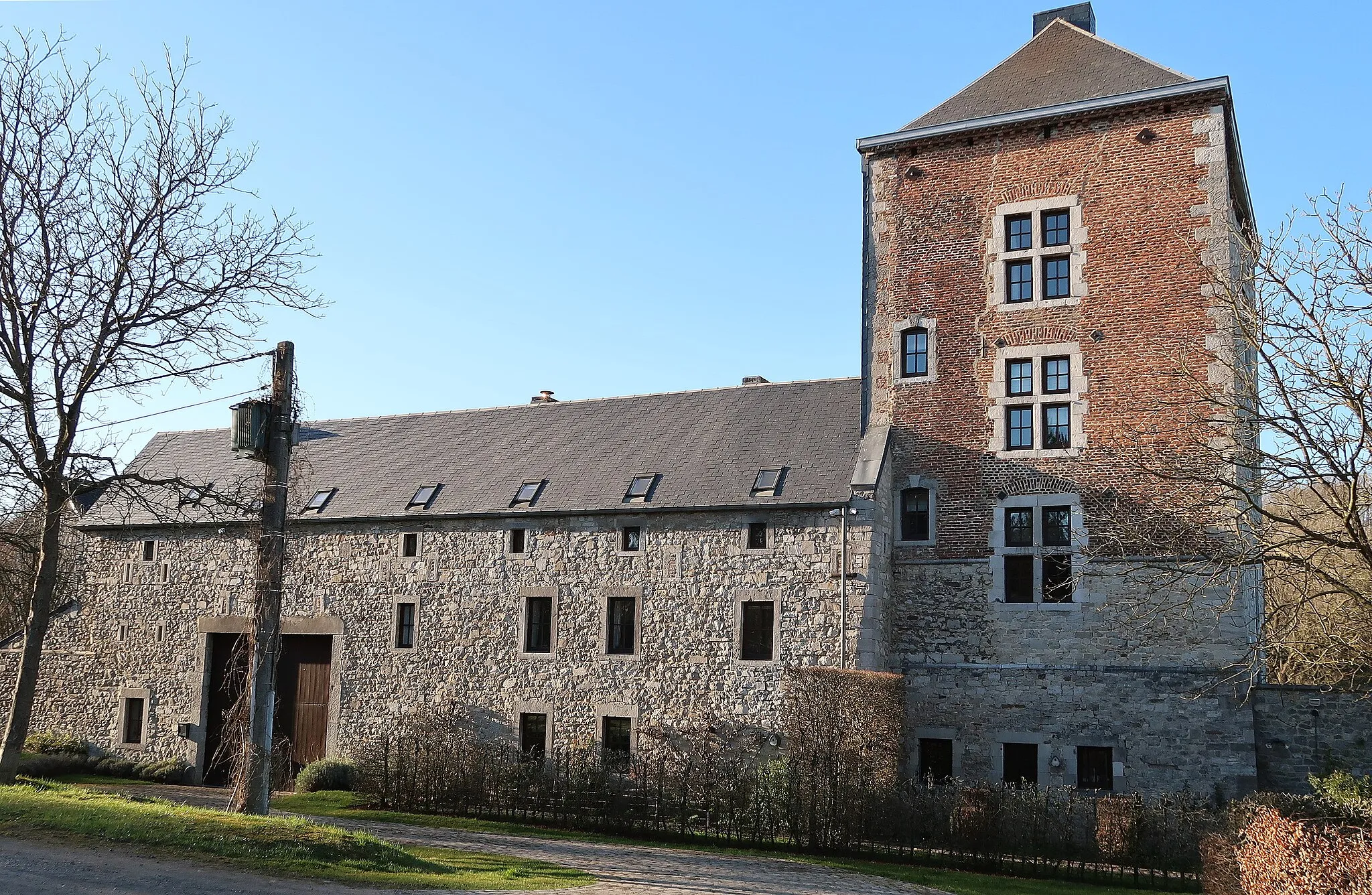 Photo showing: Château-ferme de Fosseroule en  Longpré (Wanze), un ensemble clôturé, construit du XVIIe au XIXe siècle