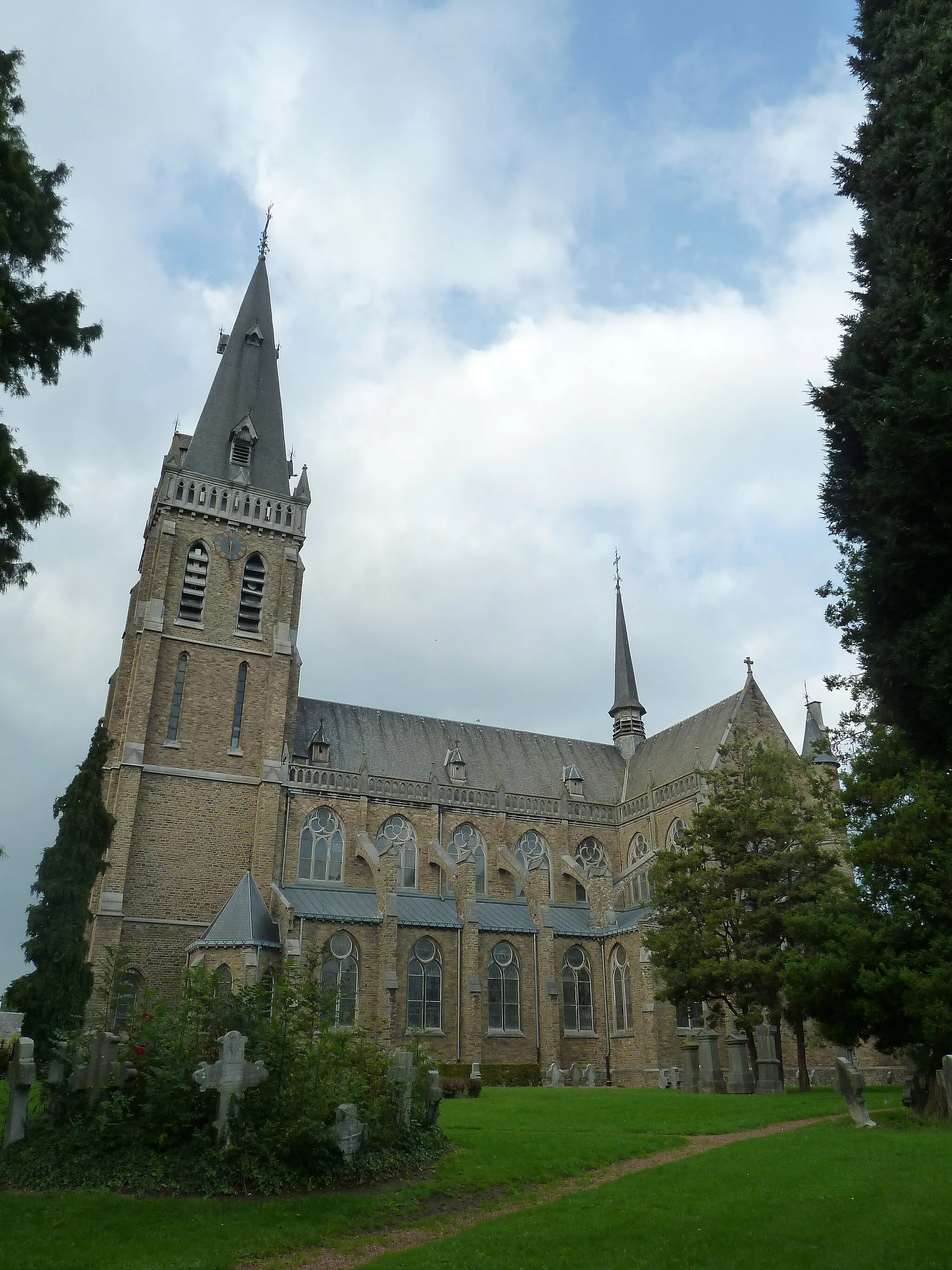 Photo showing: Église Saint-Hubert et Pierres Funeraires du XVI'S, Aubel, Belgique