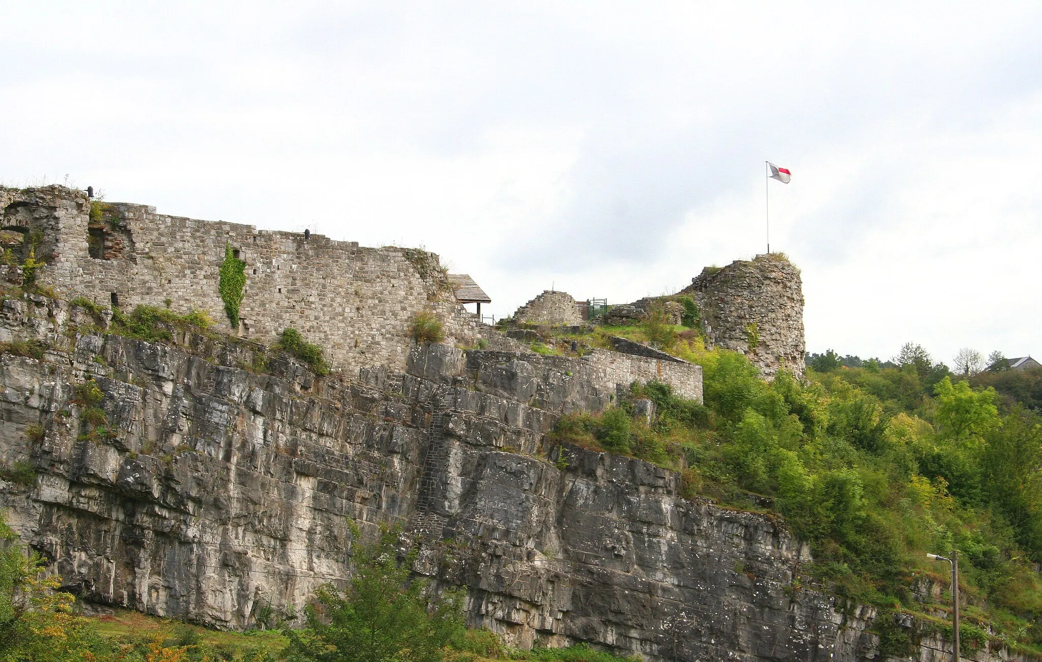 Photo showing: Moha (Belgium),  the castle ruins (XIth century.