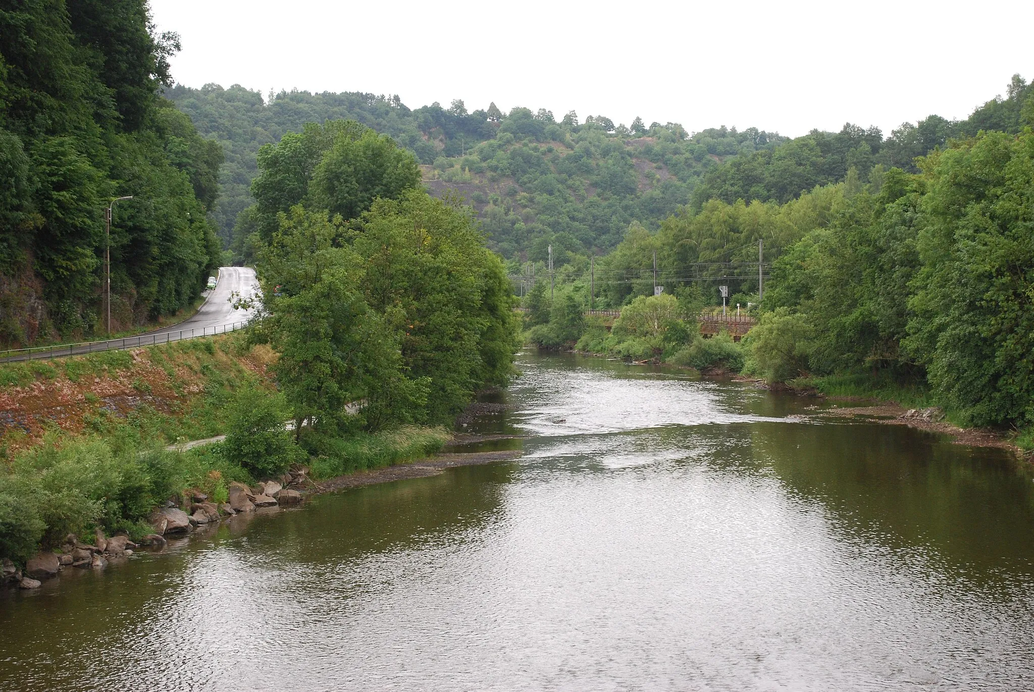 Photo showing: Comblain-la-Tour : vue sur l'Ourthe vers l'aval.