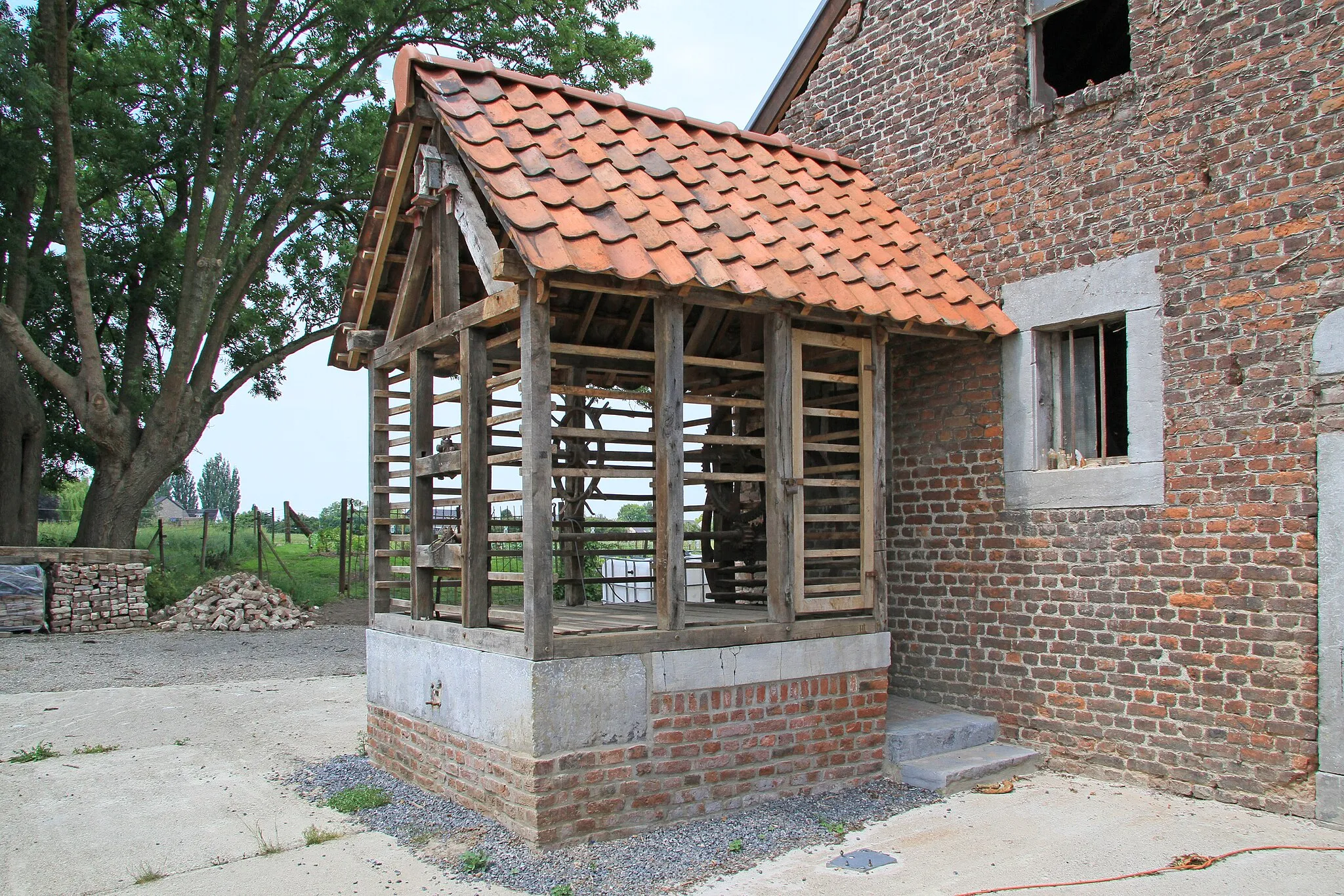 Photo showing: Le puits de la ferme de l'Abbaye