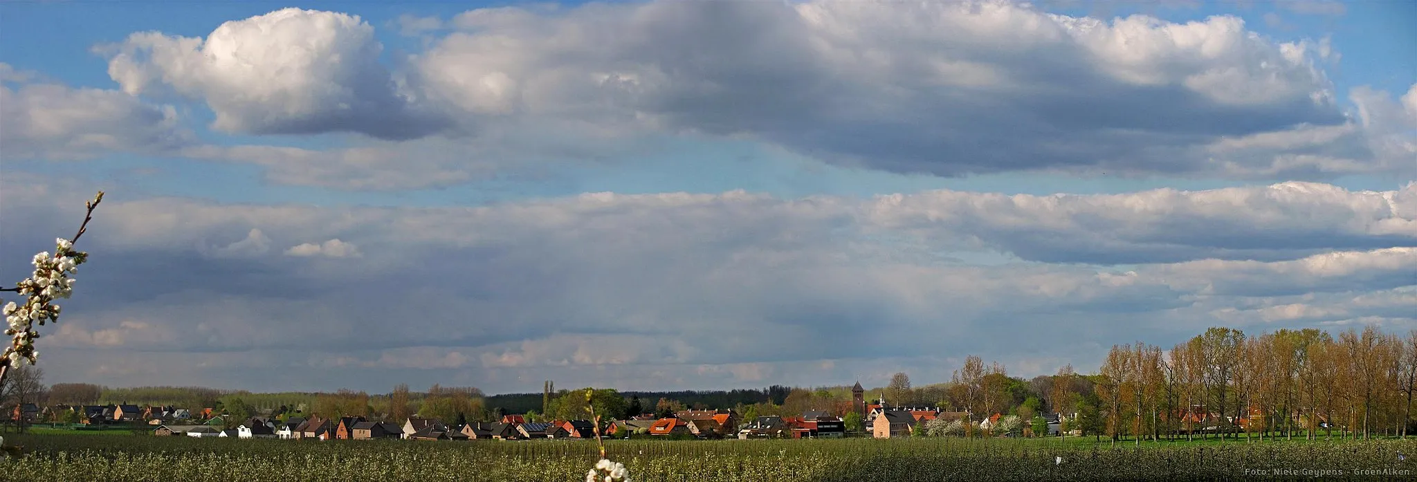 Photo showing: Panorama of the village of Terkoest in Alken.
Originally made by Niele Geypens for use on http://www.groenalken.be

Not for use by political parties, campaigns, organisations or associated movements other than the Belgian political party 'Groen'.