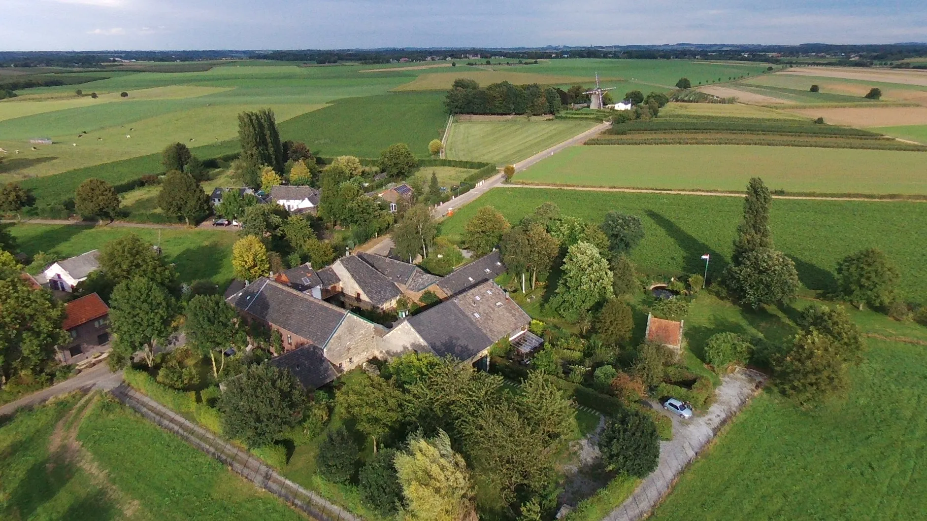 Photo showing: Zicht op Wolfshuis vanuit het zuid-westen. Op de voorgrond hoeve Wolfshuis daterend uit 1817. (Drone opname uit 2015)