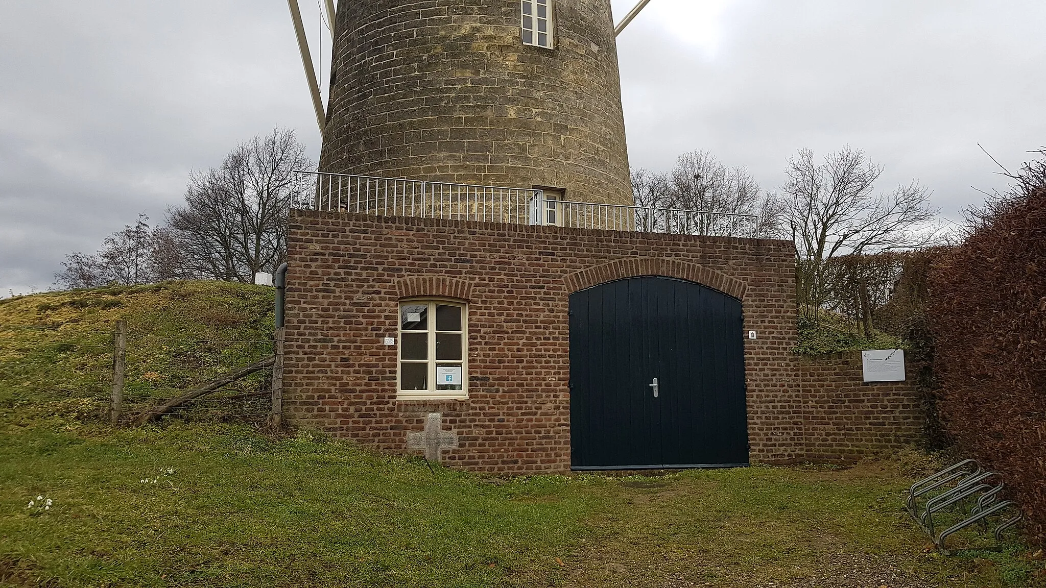 Photo showing: Moordkruis Van Tienhovenmolen, Wolfshuis, Bemelen, Nederland