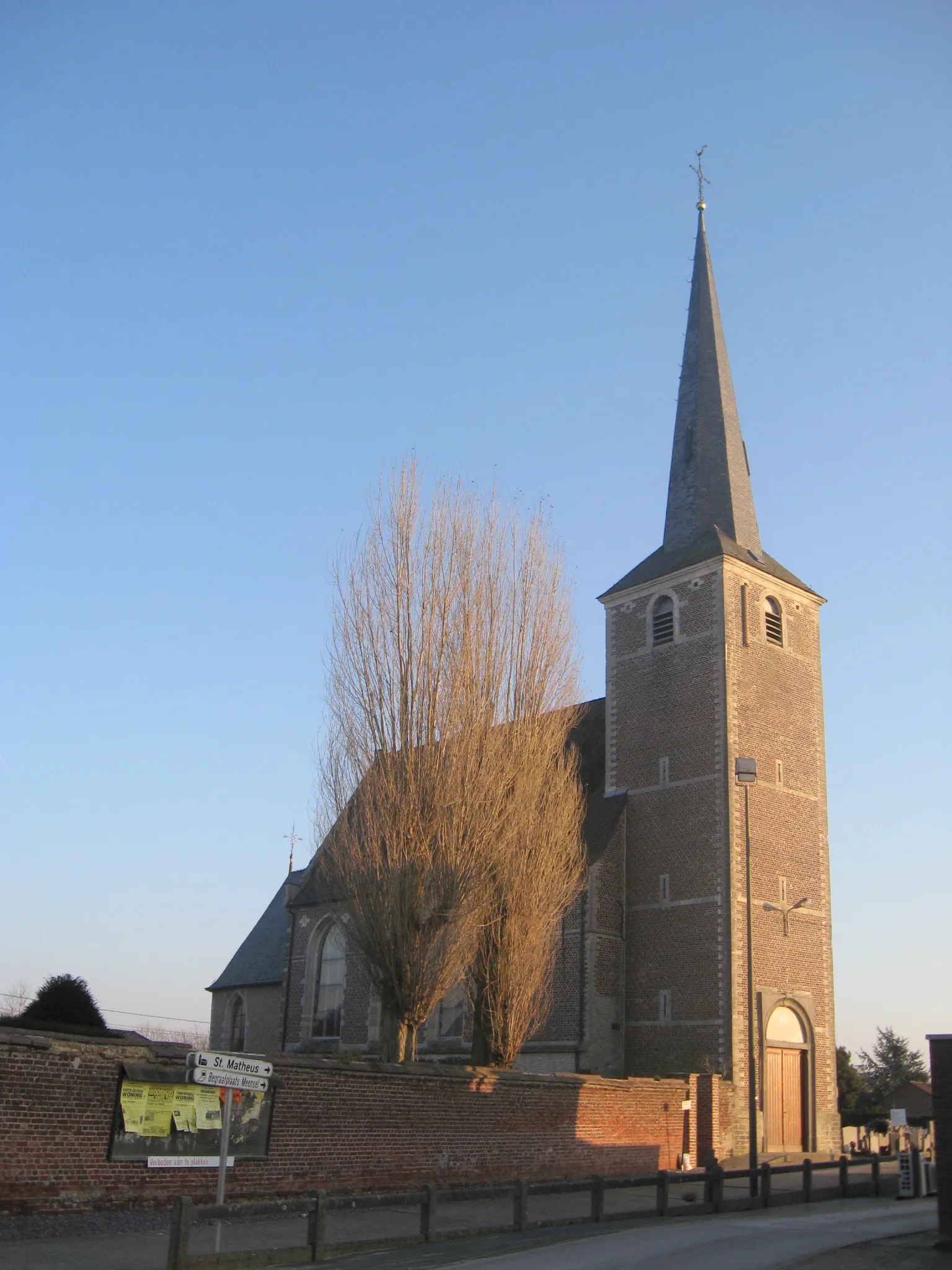 Photo showing: Church of Saint Matthew in Meensel, Meensel-Kiezegem, Tielt-Winge, Flemish Brabant, Belgium
