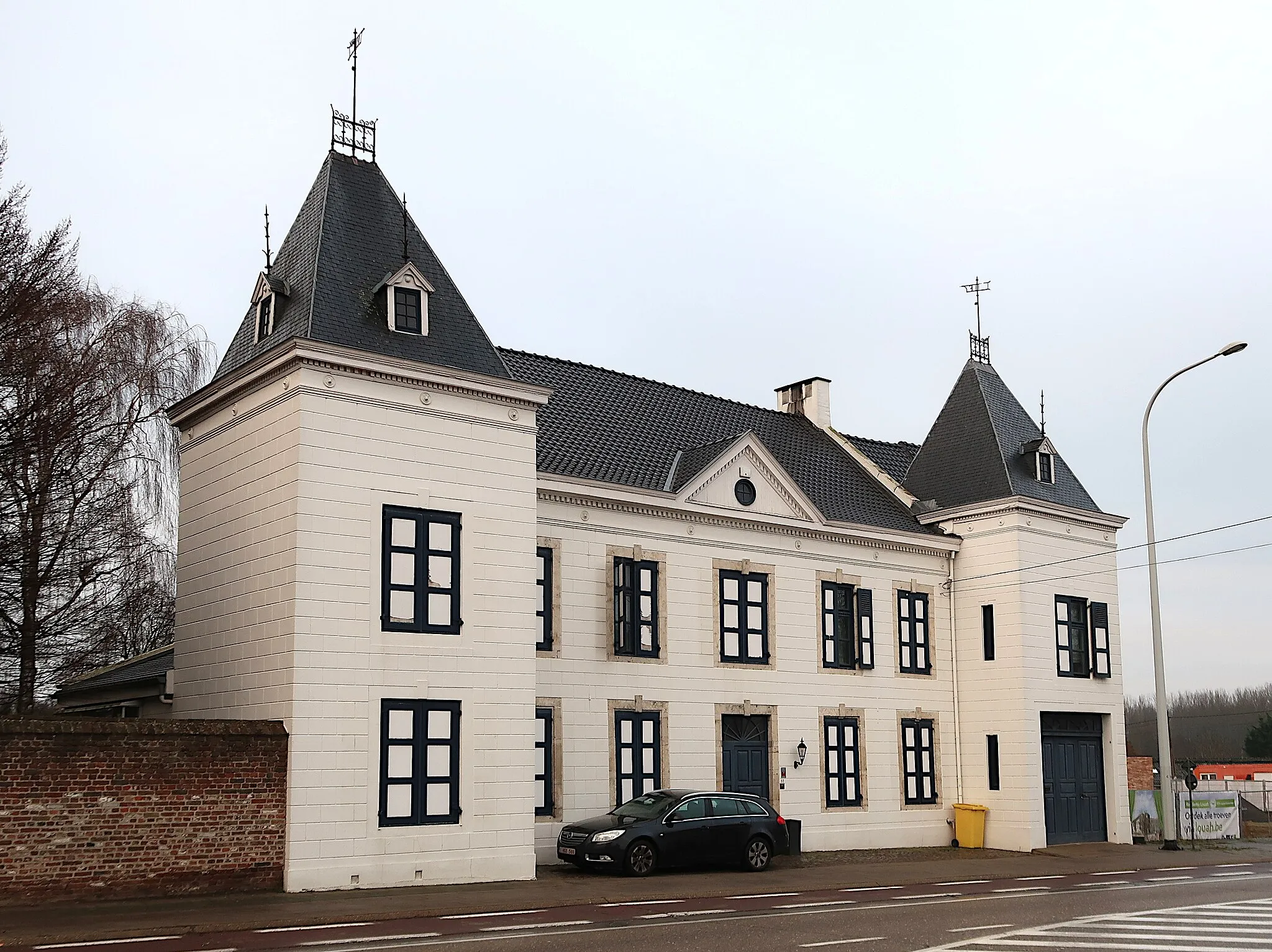 Photo showing: Kasteeltje in Dormaal (Zoutleeuw)
Ruime herenwoning met twee verdiepingen uit einde 18de eeuw.