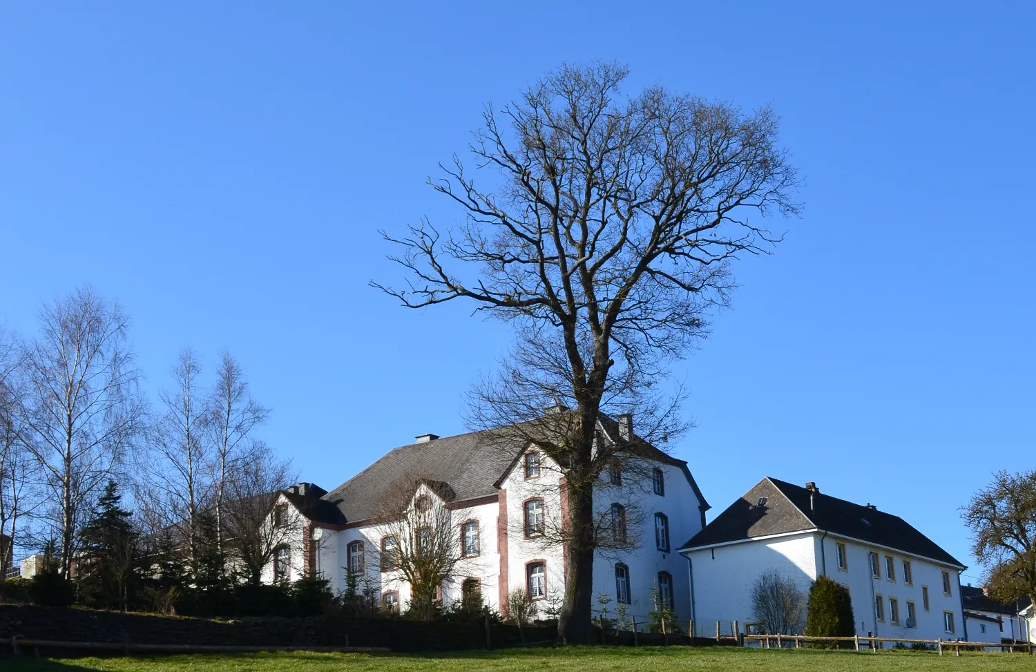 Photo showing: Schloss Bracht, Burg-Reuland