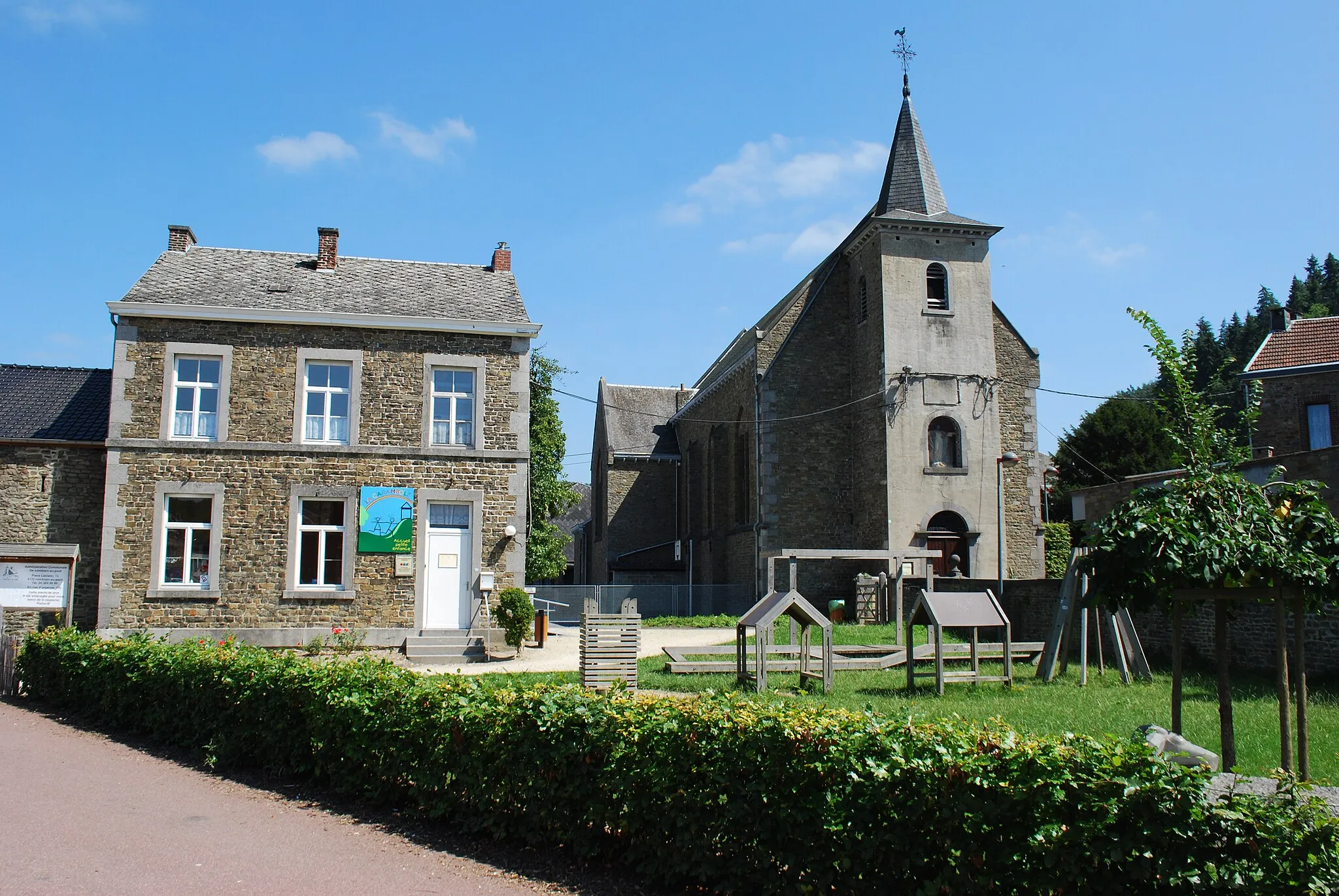 Photo showing: Vue de l'église de Poulseur.