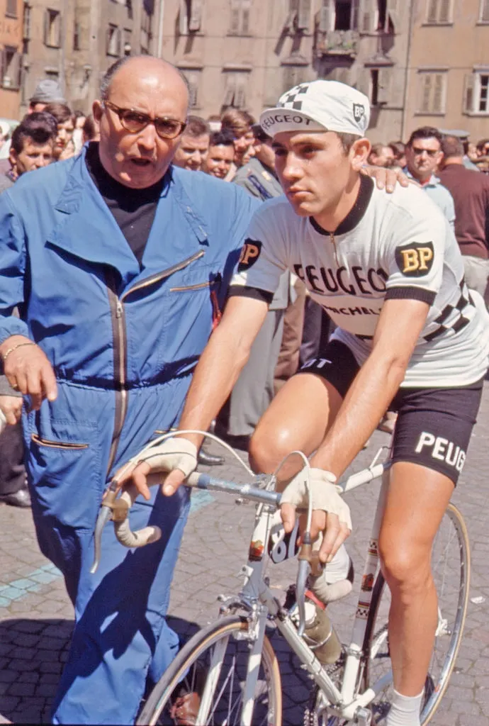 Photo showing: The Belgian cyclist Eddy Merckx arriving at the start of the 22nd stage of the Giro d'Italia Tirano-Milan. Tirano, 11th June 1967