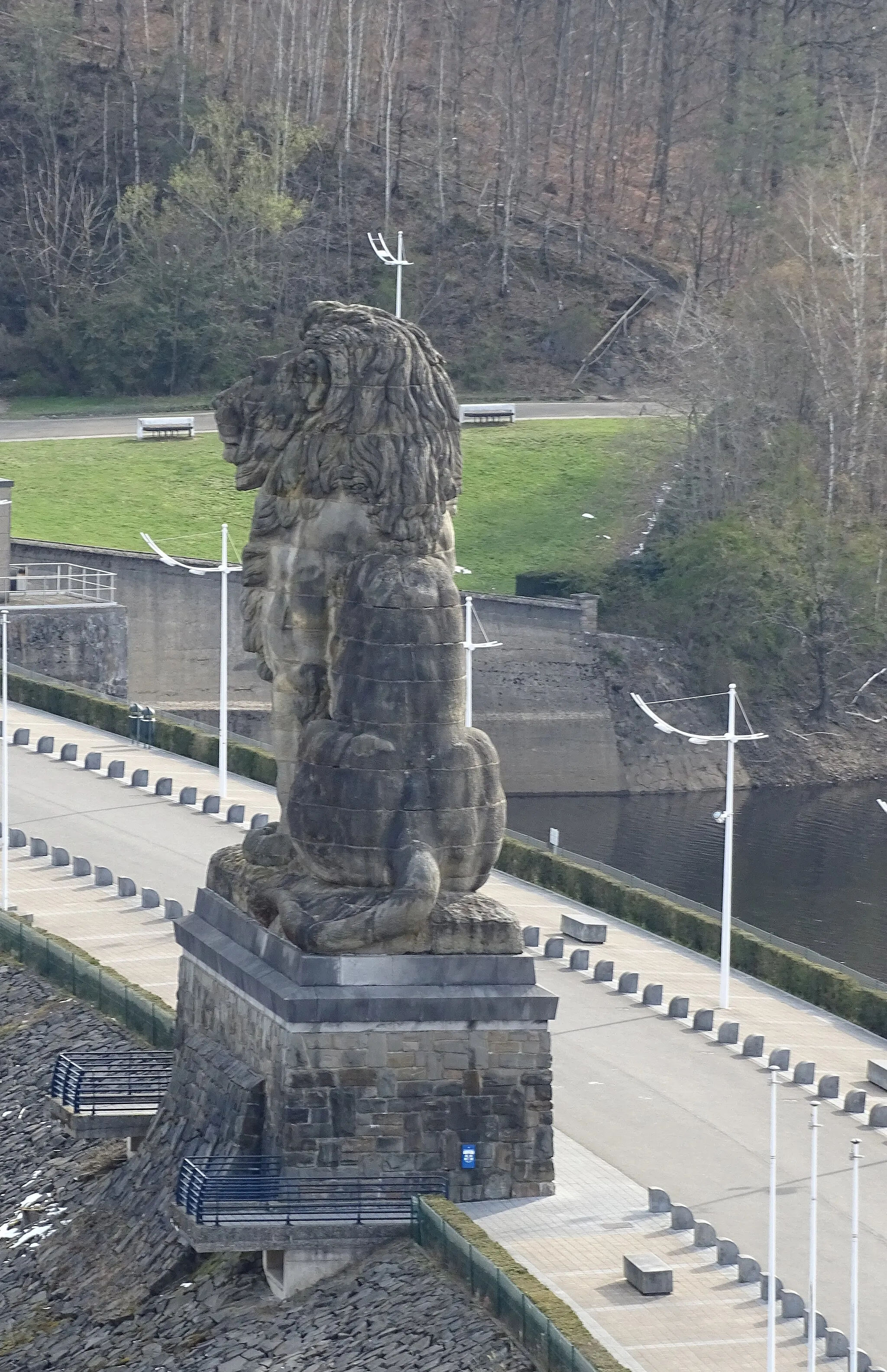 Photo showing: The Gileppe Dam (French Barrage de la Gileppe), an arch-gravity dam on the Gileppe river in Jalhay, Liège province, Wallonia, Belgium.