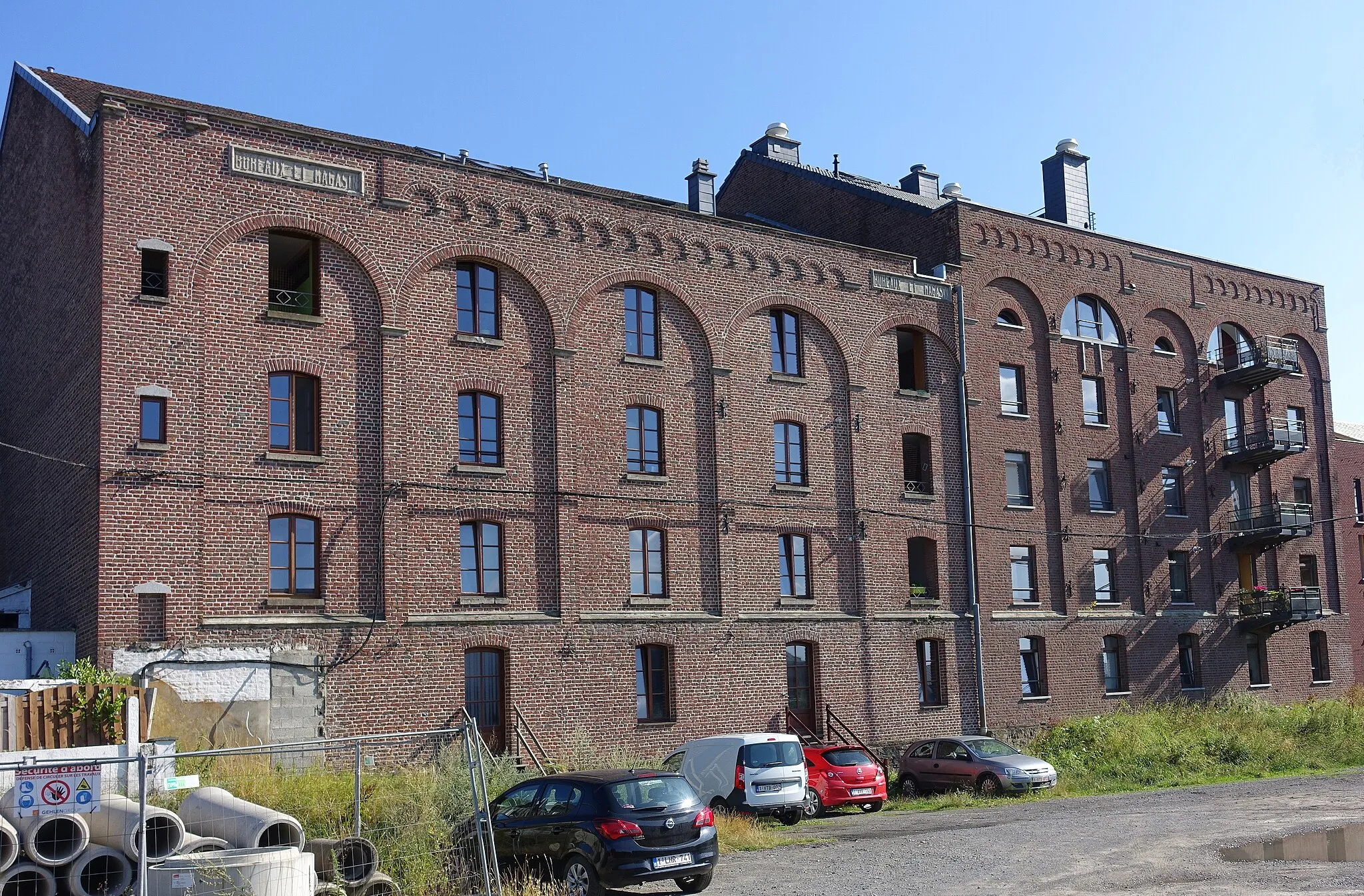 Photo showing: Oude gebouwen van maalderij van Union Agricole Micheroux bij het vroegere station van Micheroux, verbouwd tot appartementen