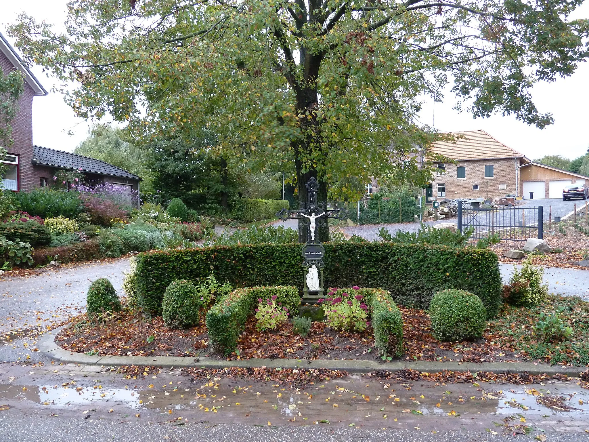 Photo showing: Cross at crossroad Termaar-Gen Hof, Margraten, Limburg, the Netherlands