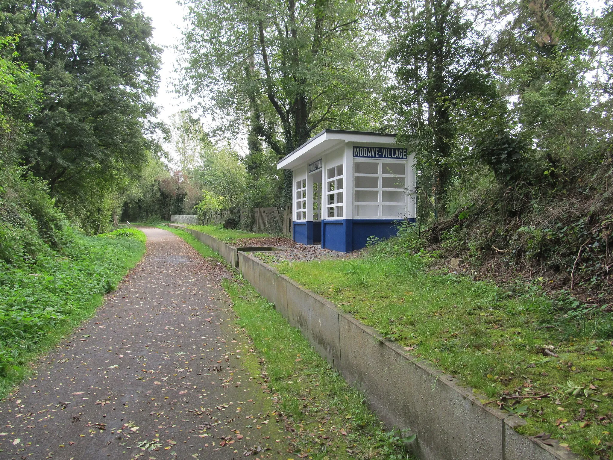 Photo showing: Former Modave-Village railway station on the Belgian line 126 Statte–Ciney.