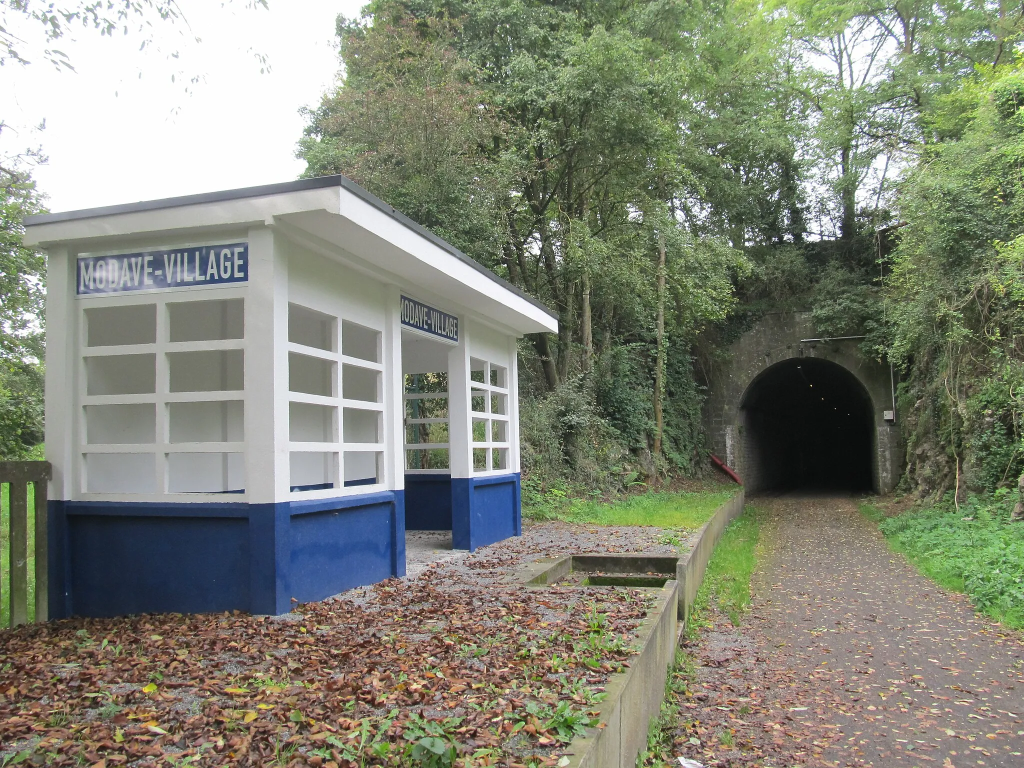 Photo showing: Former Modave-Village railway station on the Belgian line 126 Statte–Ciney.