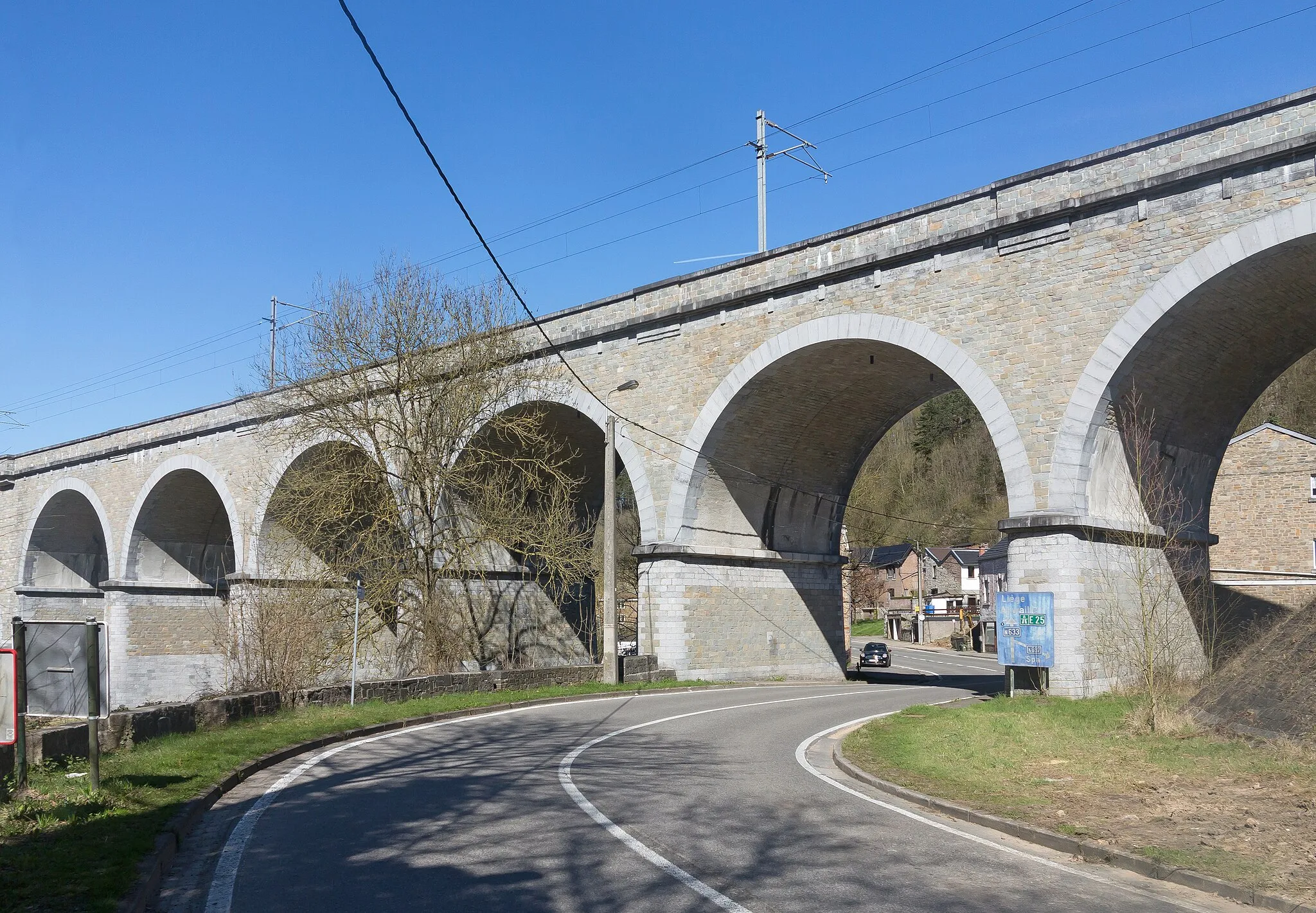 Photo showing: Sougne-Remouchamps, rail bridge across la Rue de Trois Ponts