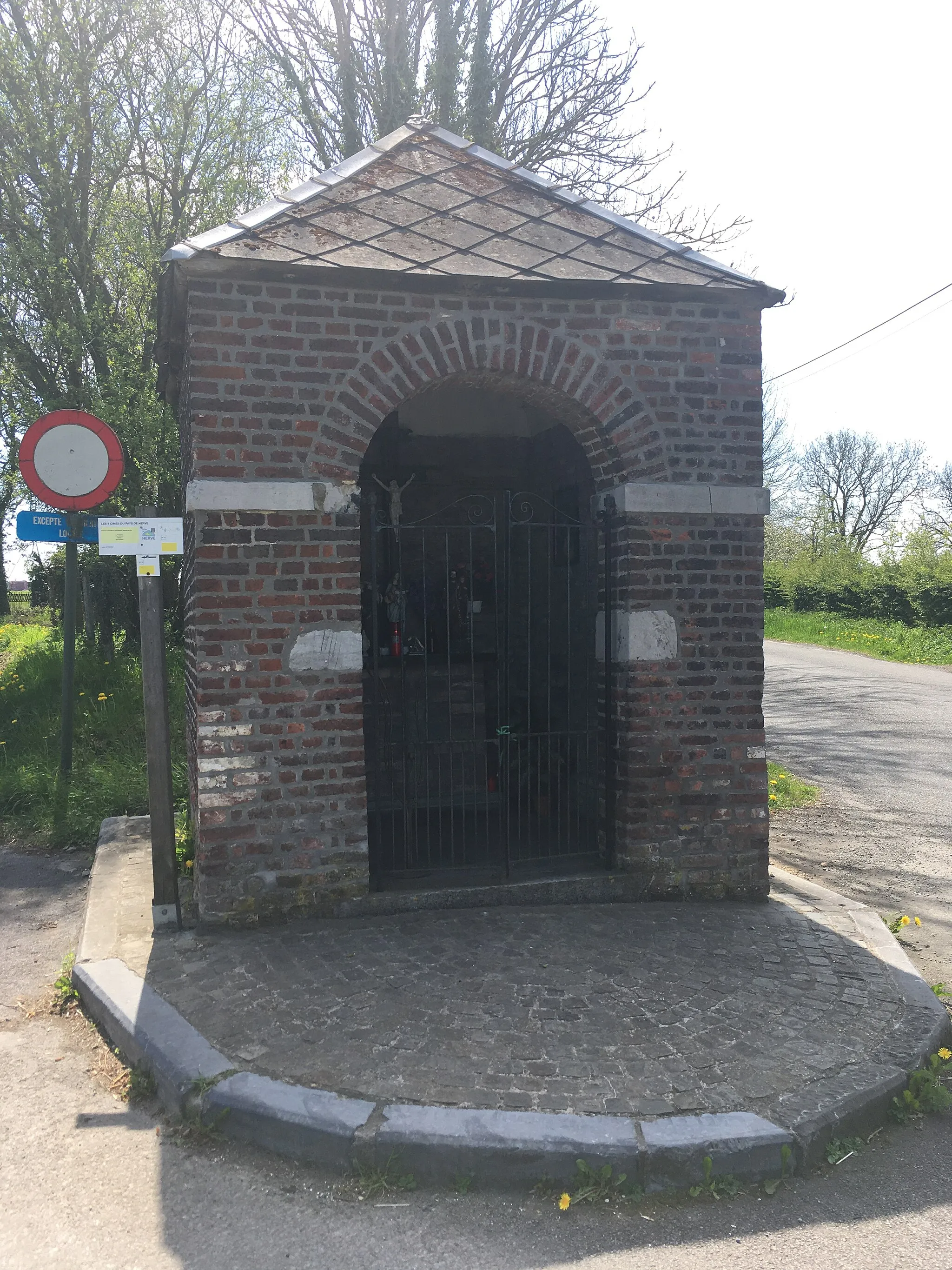 Photo showing: HH. Hendrik en Hubertuskapel in Charneux, Herve, België, in mei 2021.