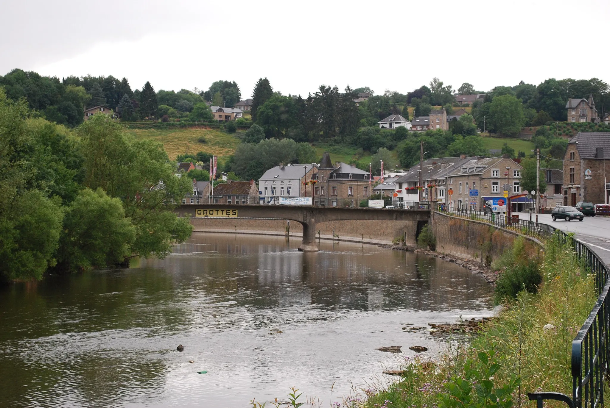 Photo showing: Comblain-au-Pont : quai de l'Ourthe, vue sur l'Ourthe vers l'amont.