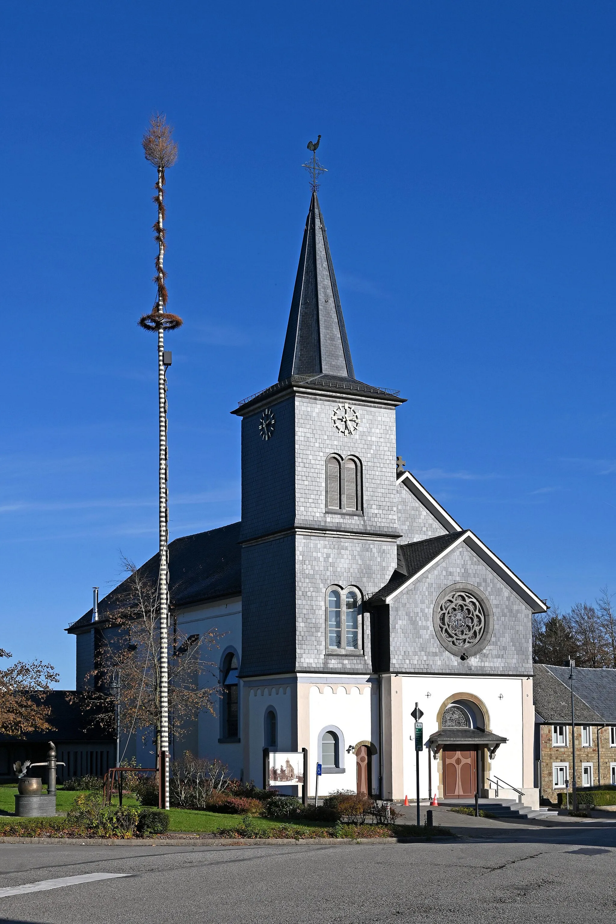 Photo showing: St. Bartholomäus (Elsenborn) von Westen