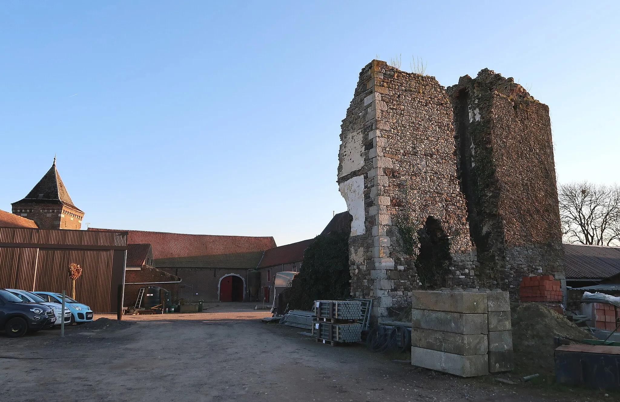 Photo showing: Ferme et Donjon du Château de Fontaine Grâce-Hollogne