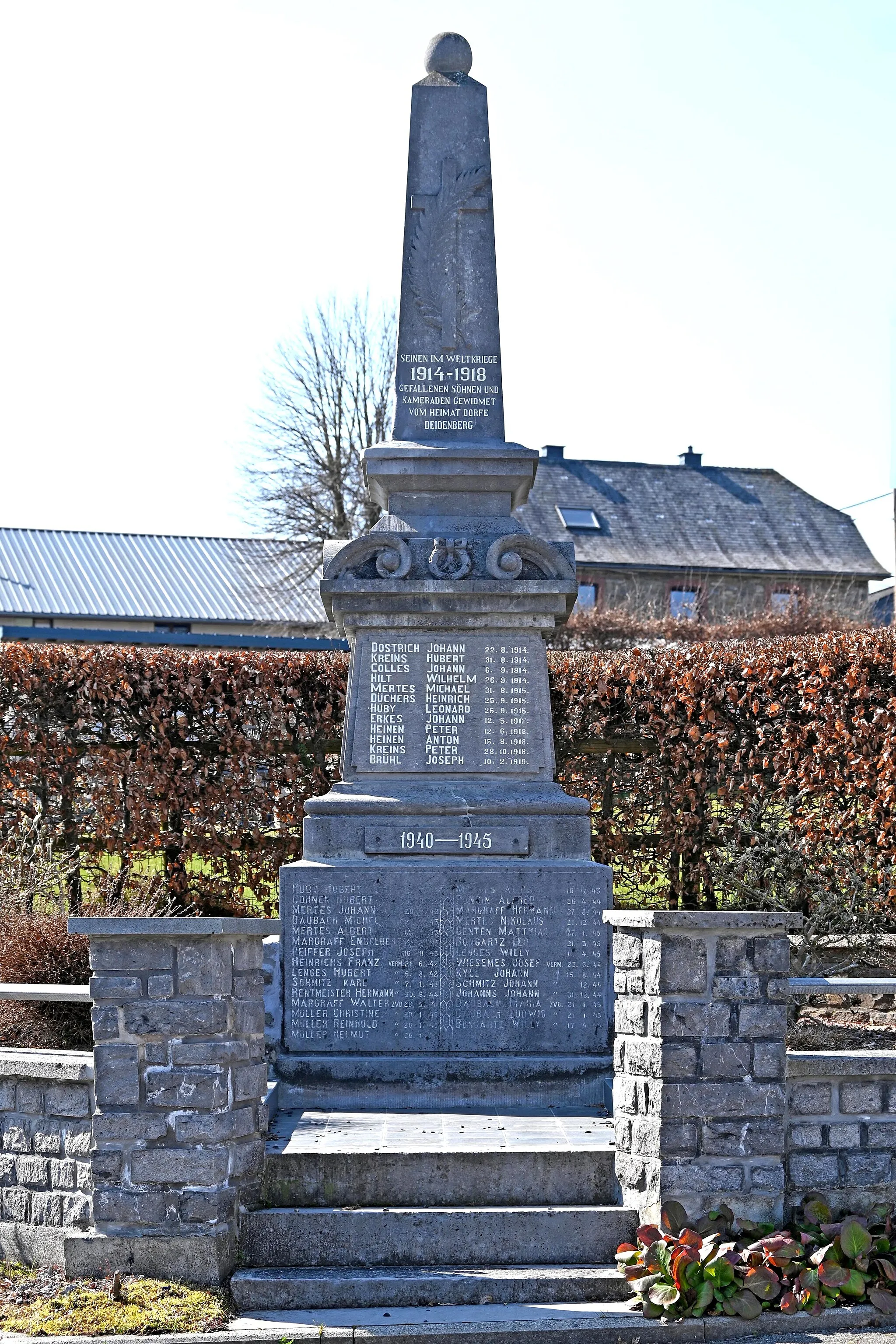 Photo showing: Deidenberg, Kriegsopferdenkmal