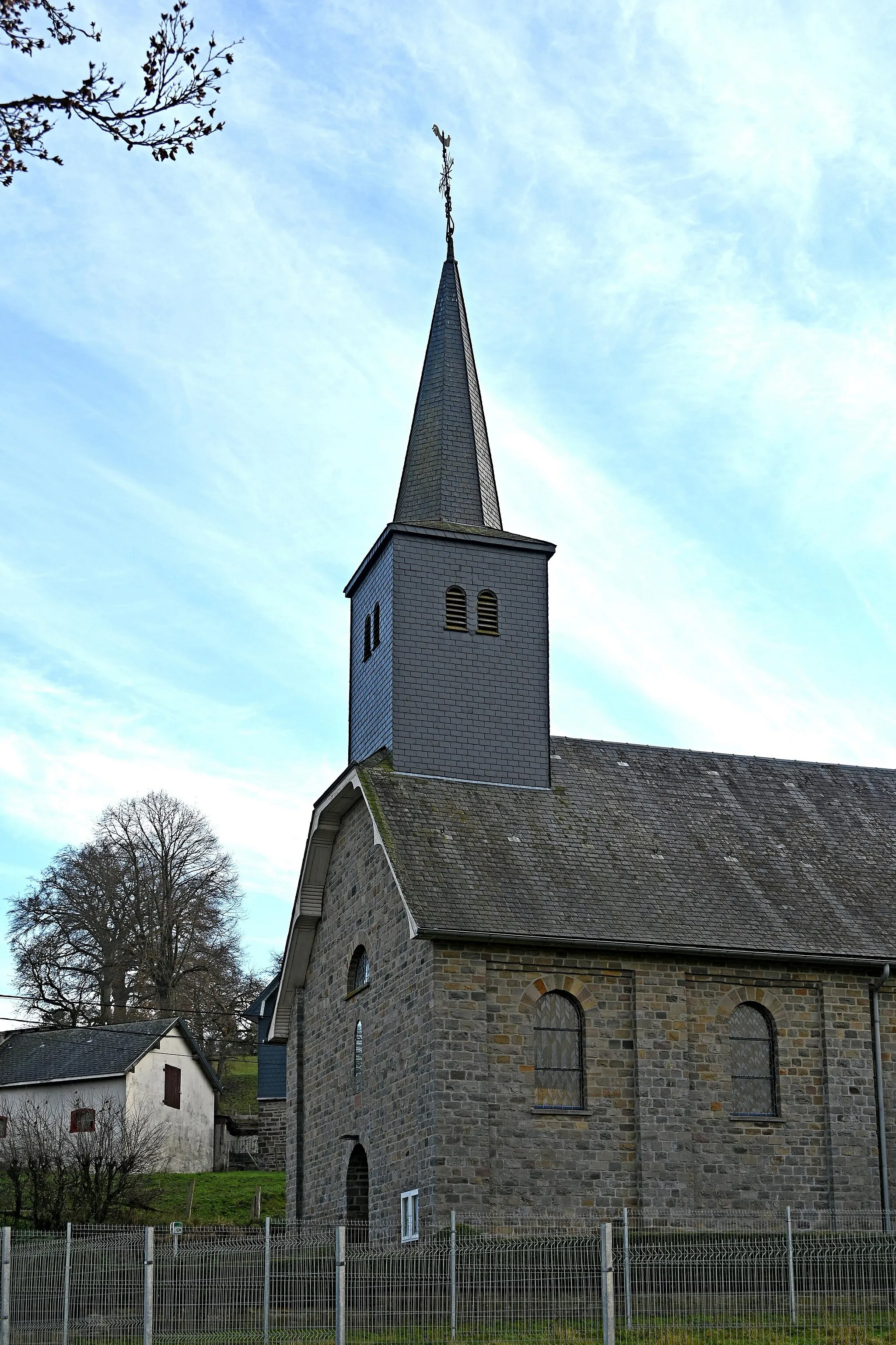 Photo showing: St. Lambertus (Valender), Dachreiter und Portal an der Ostseite