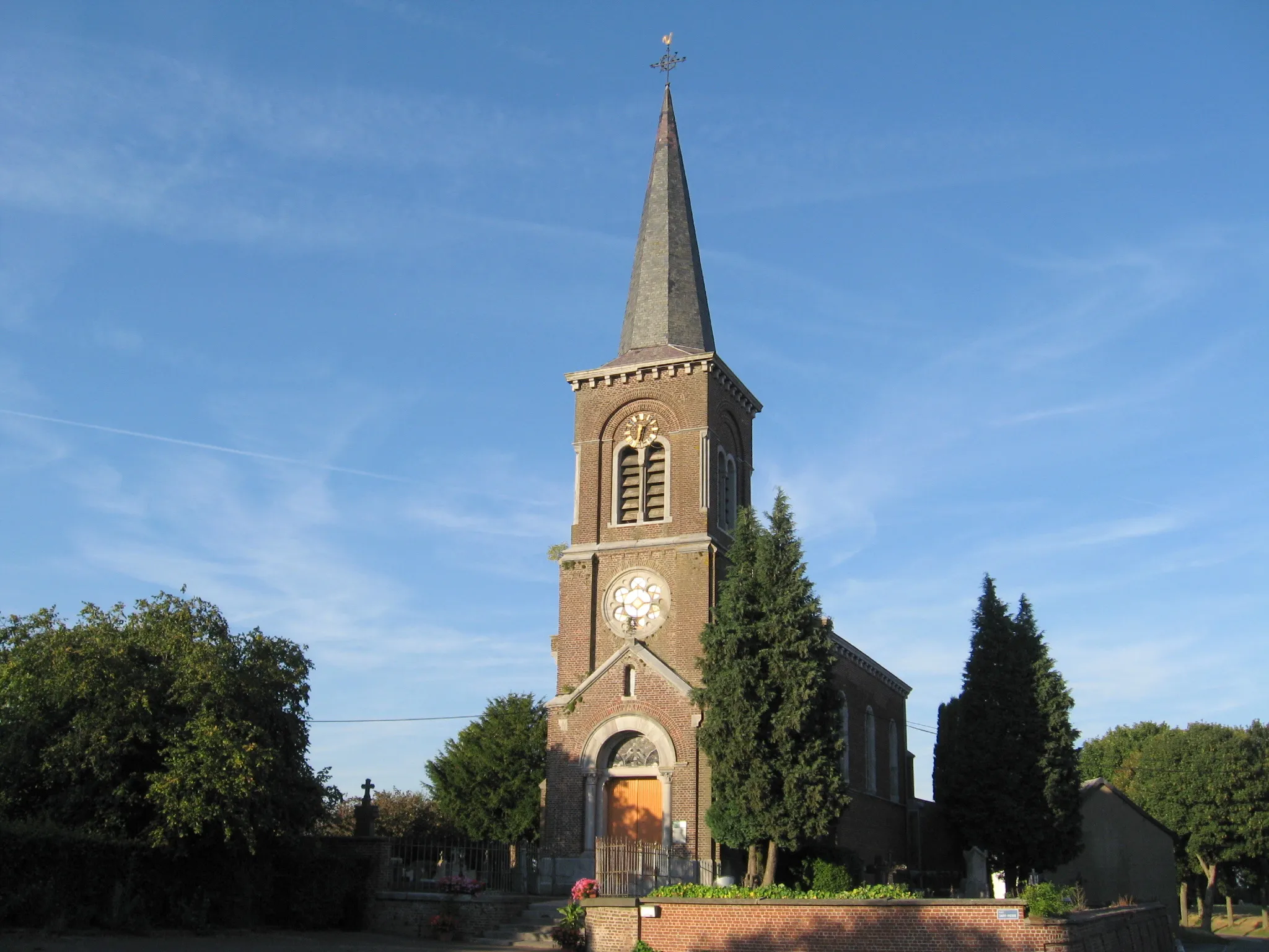 Photo showing: Church of Saint Peter in Tourinne, Braives, Liège, Belgium