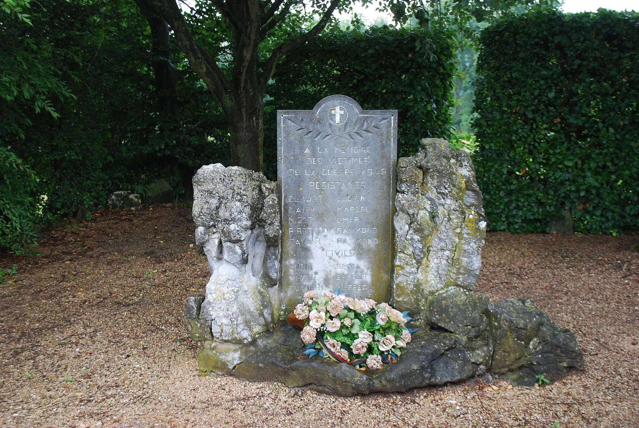 Photo showing: Vue du monument aux morts de la Duxième Guerre mondiale à Xhoris.