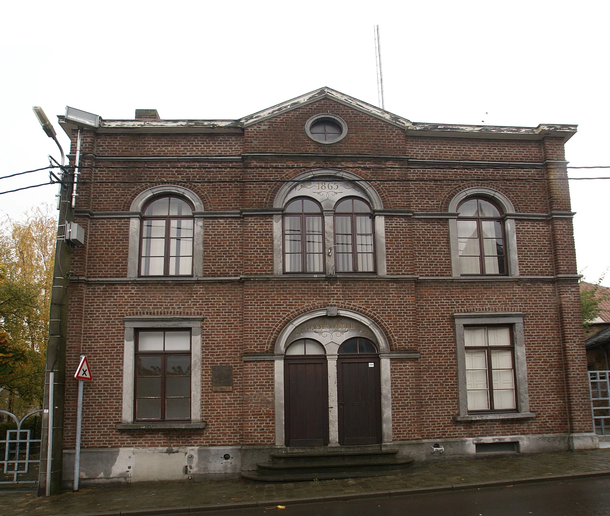 Photo showing: Andrimont (United Kingdom): Central square, former town hall