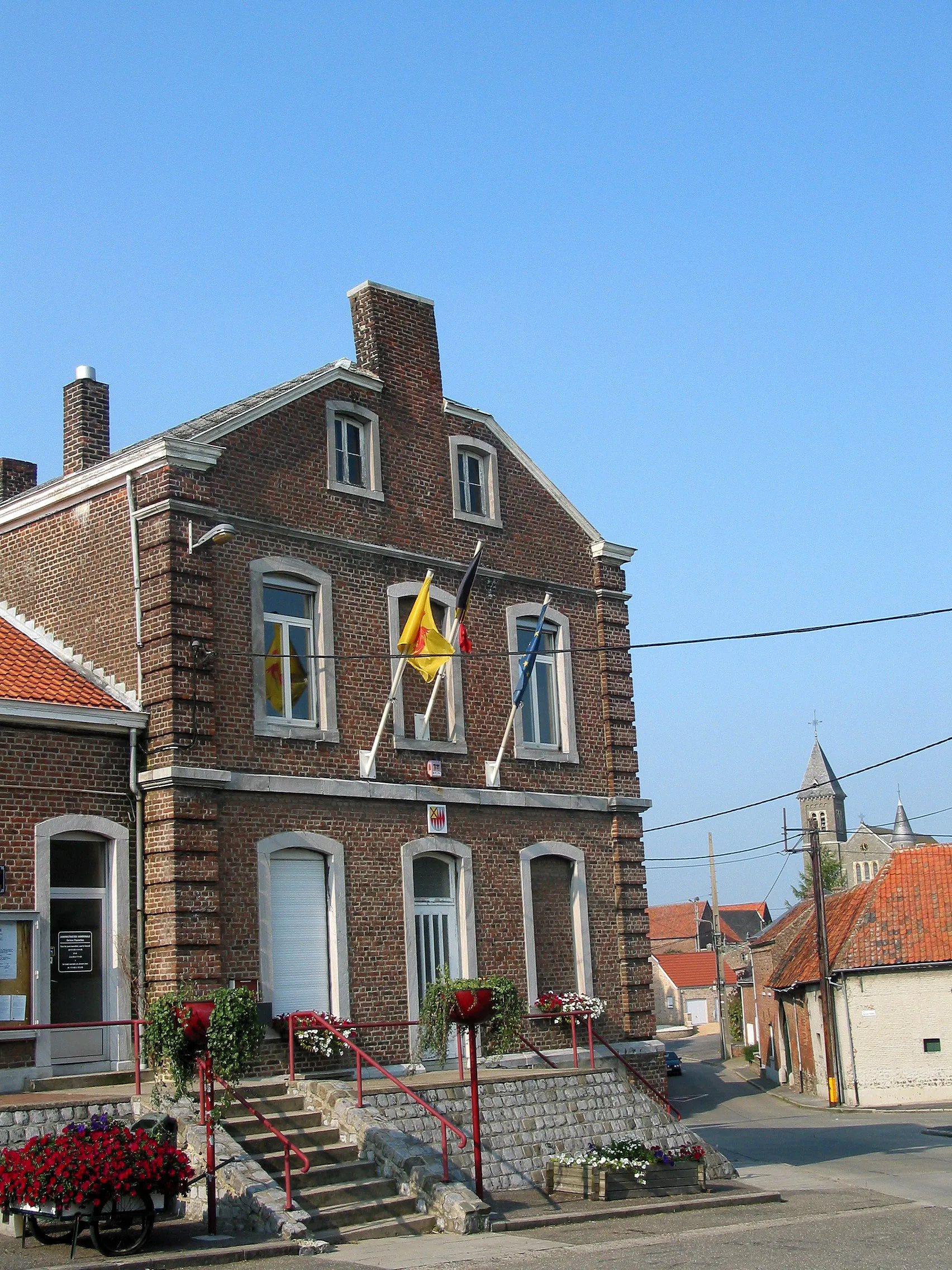 Photo showing: Crisnée (Belgium), the town hall.