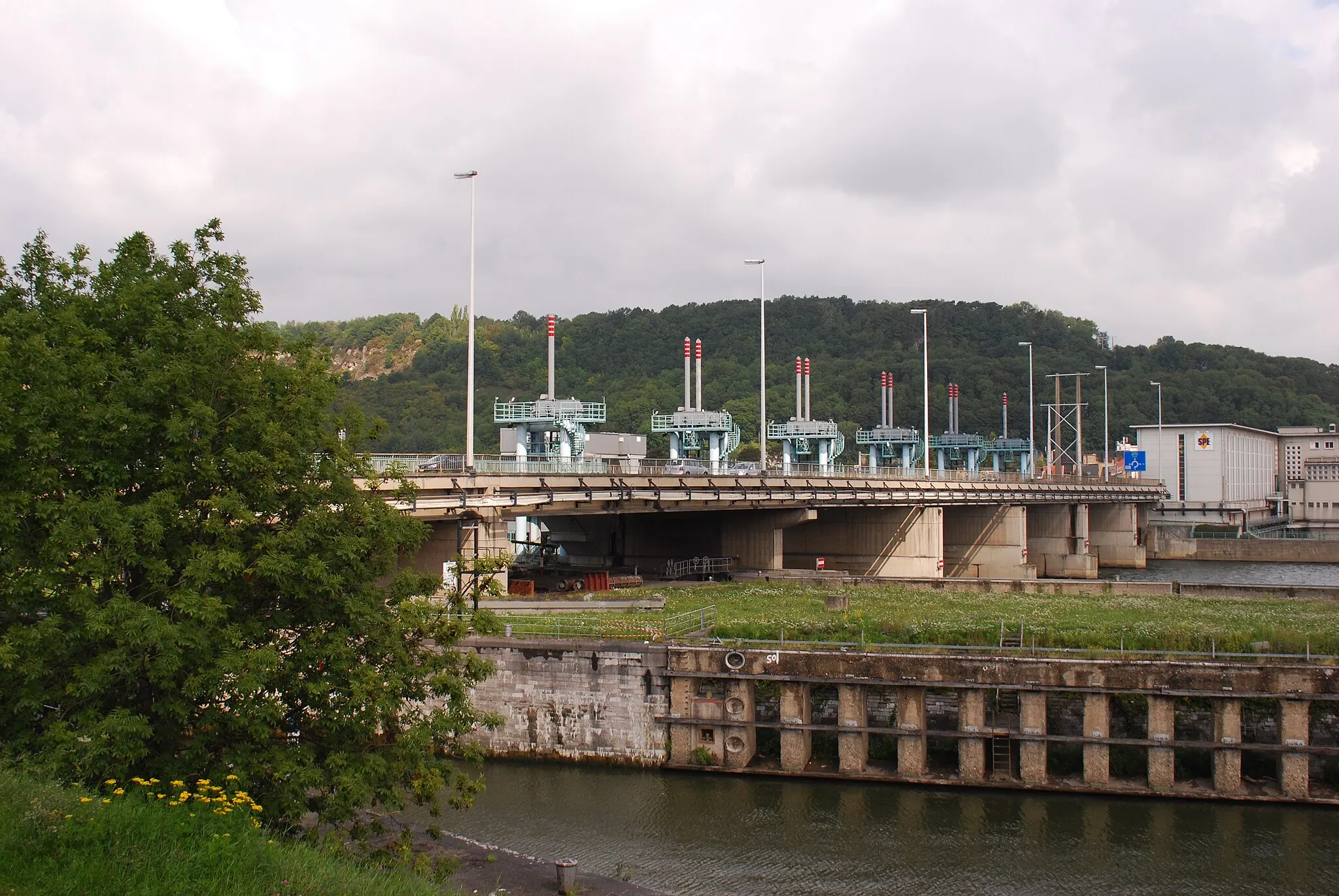 Photo showing: Le pont-barrage d'Ivoz-Ramet, sur la Meuse à Flémalle.