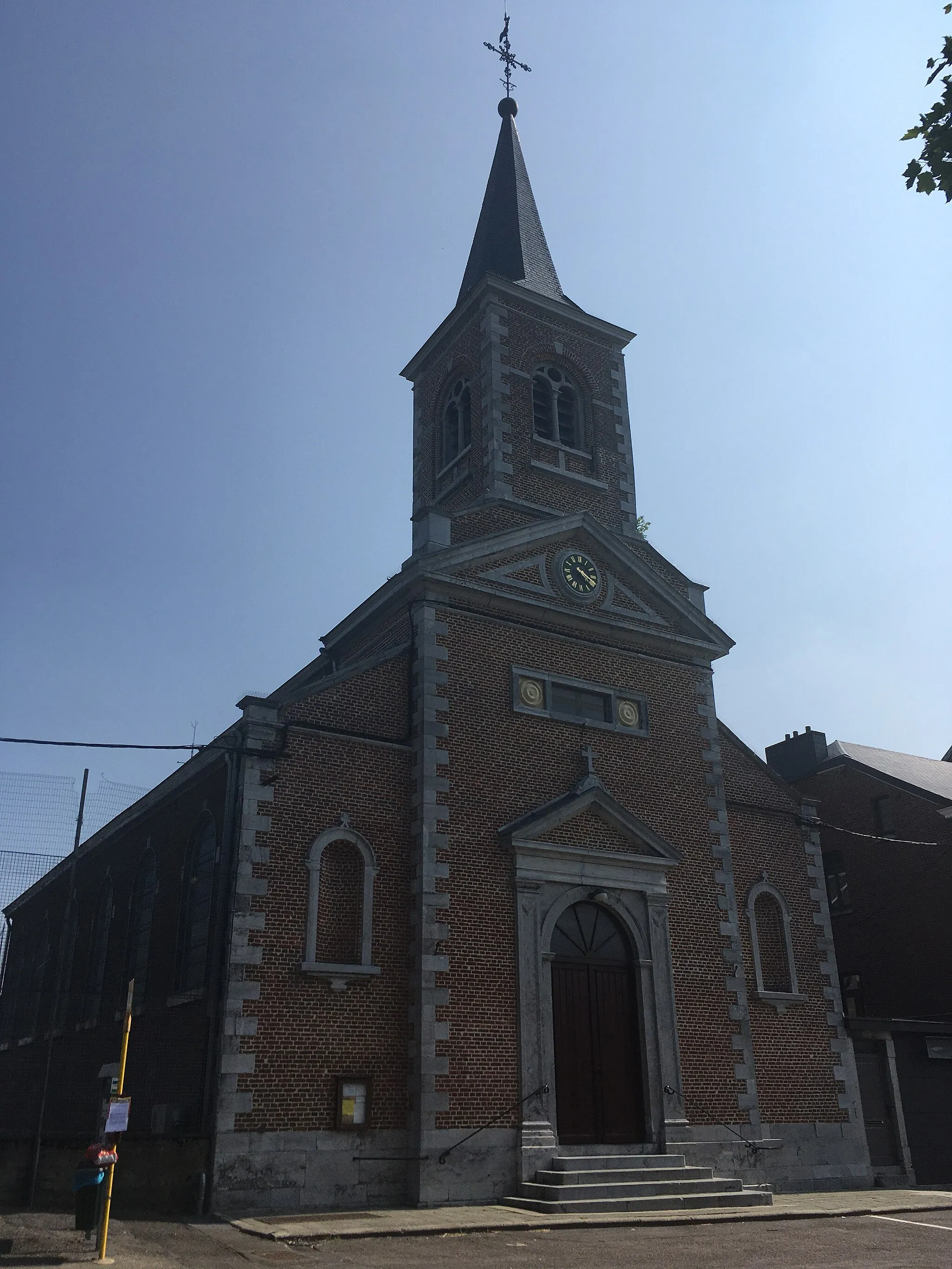 Photo showing: Sint-Pieterskerk in Grand-Rechain, België, in juli 2021.