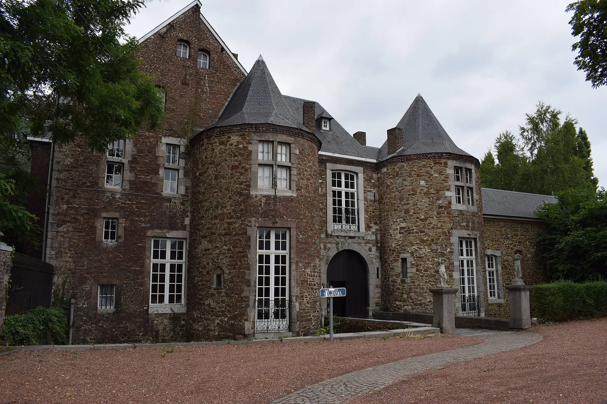 Photo showing: Château d'Ordange, Vue de Jemeppe-sur-Meuse, dans la commune de Seraing (province de Liège, en Belgique).