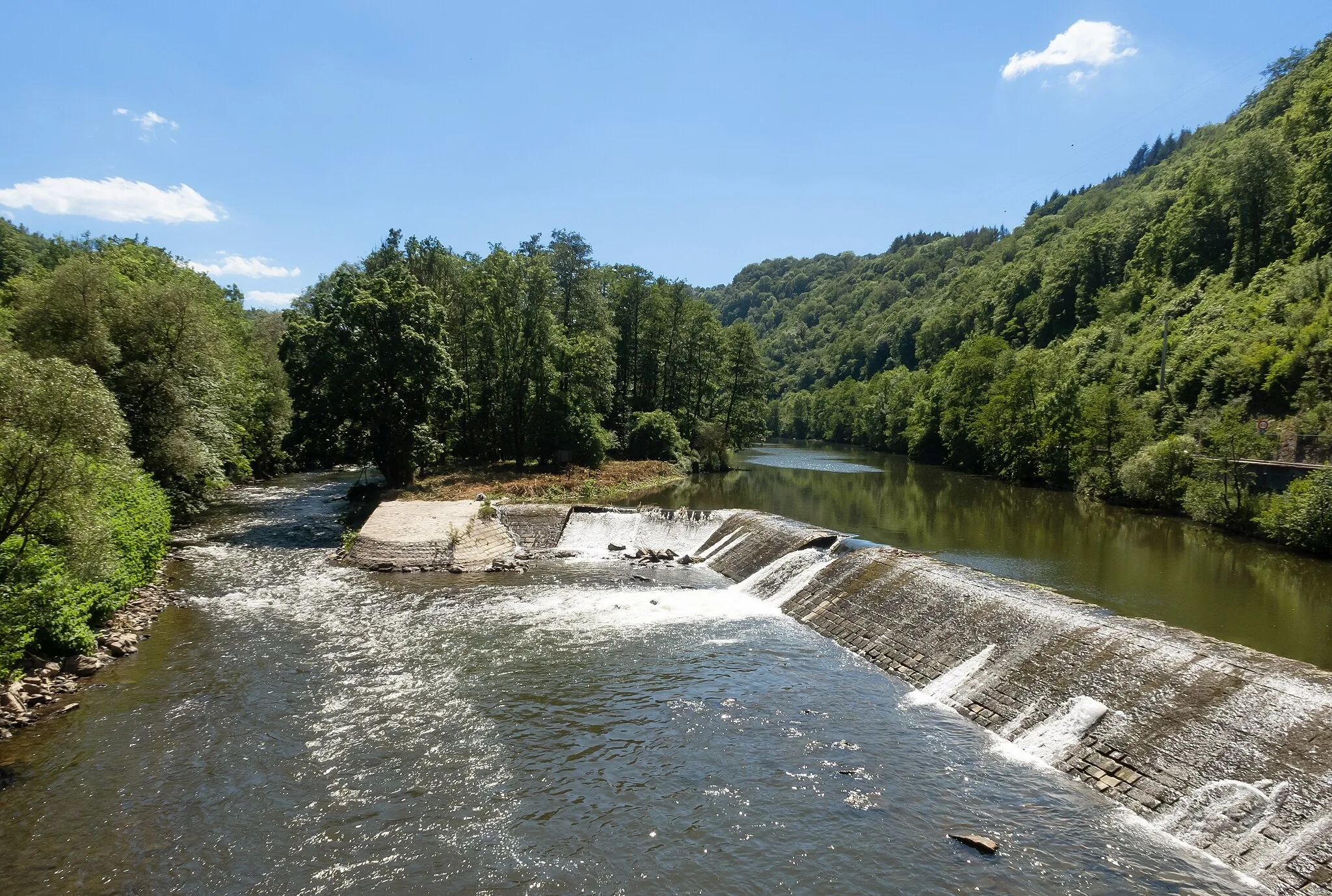 Photo showing: near Chanxhe, view to the rivier (l'Ourthe)