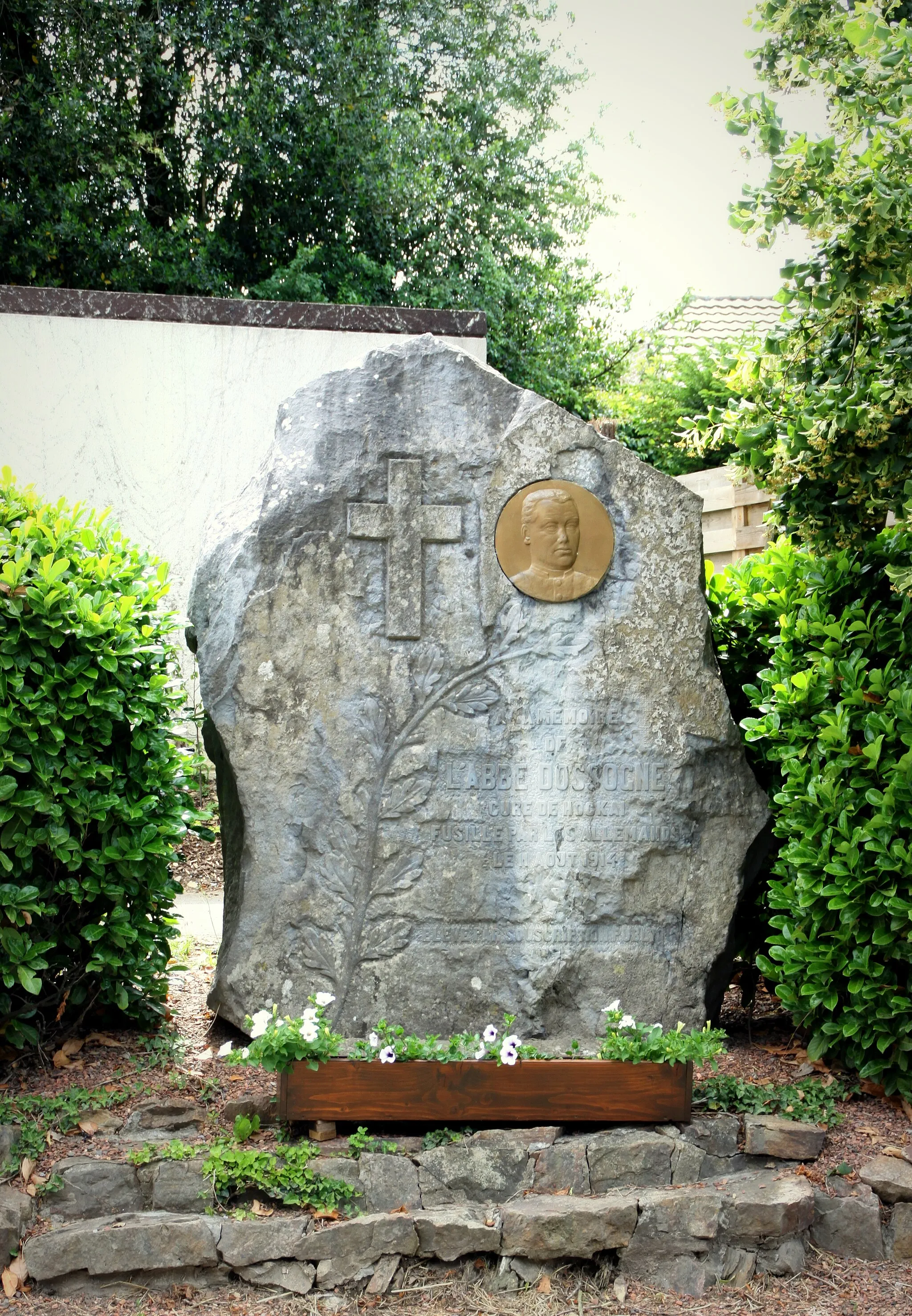 Photo showing: D'Monument Abbé Dossogne zu Tiège bei Spa