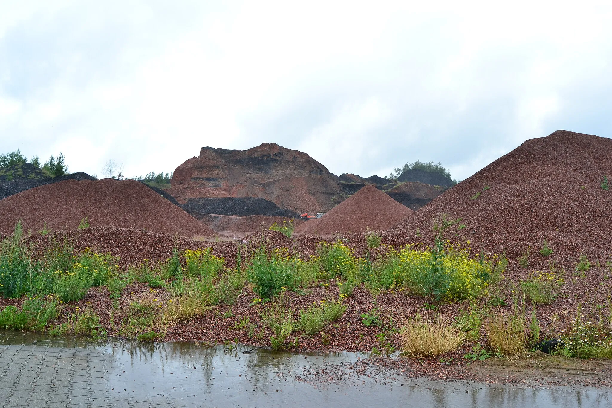 Photo showing: Ancient pit of the Bonne Fortune coal mine in Saint-Nicolas, Liège, Belgium