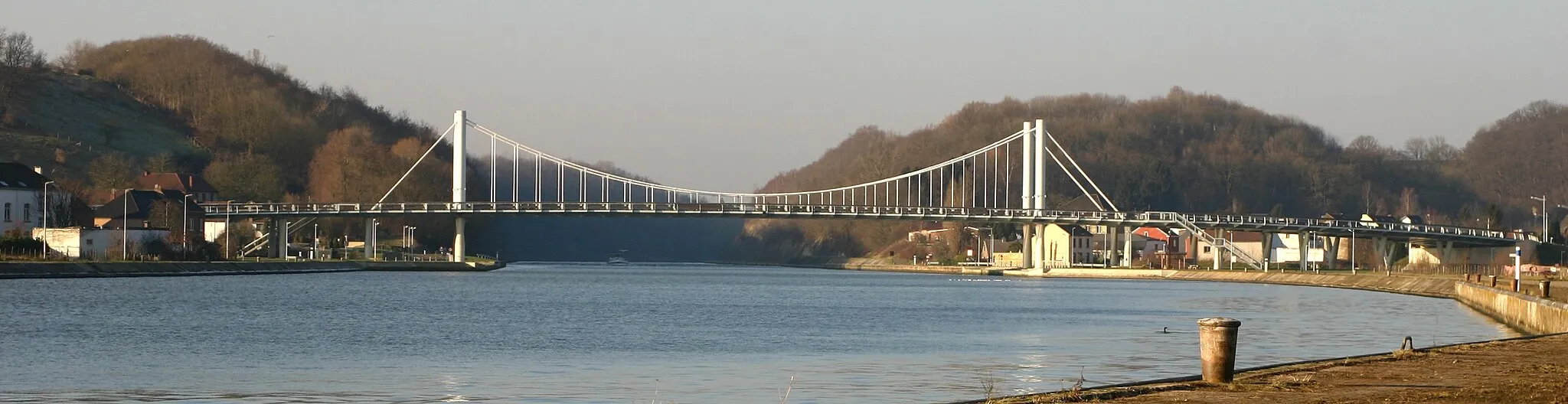 Photo showing: Bréck vu Kanne vum Hafen aus gesinn.