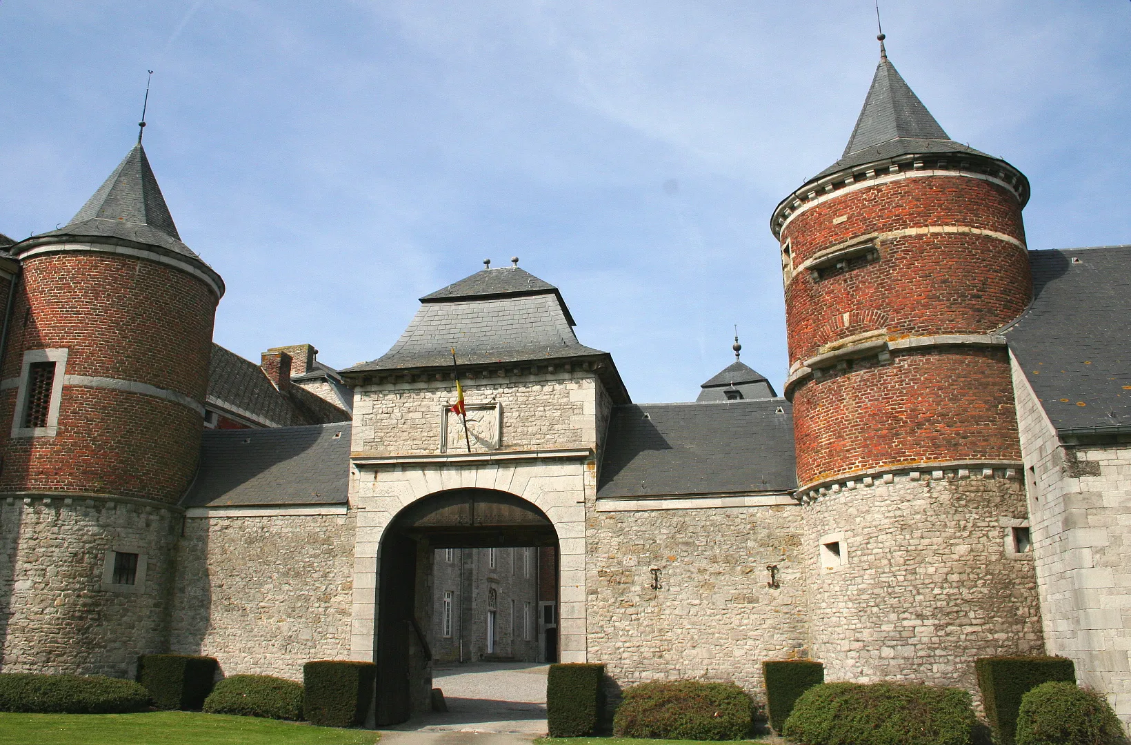 Photo showing: Warnant-Dreye (Belgium), the porch of the d'Oultremont castle (XVII/XVIIIth centuries).