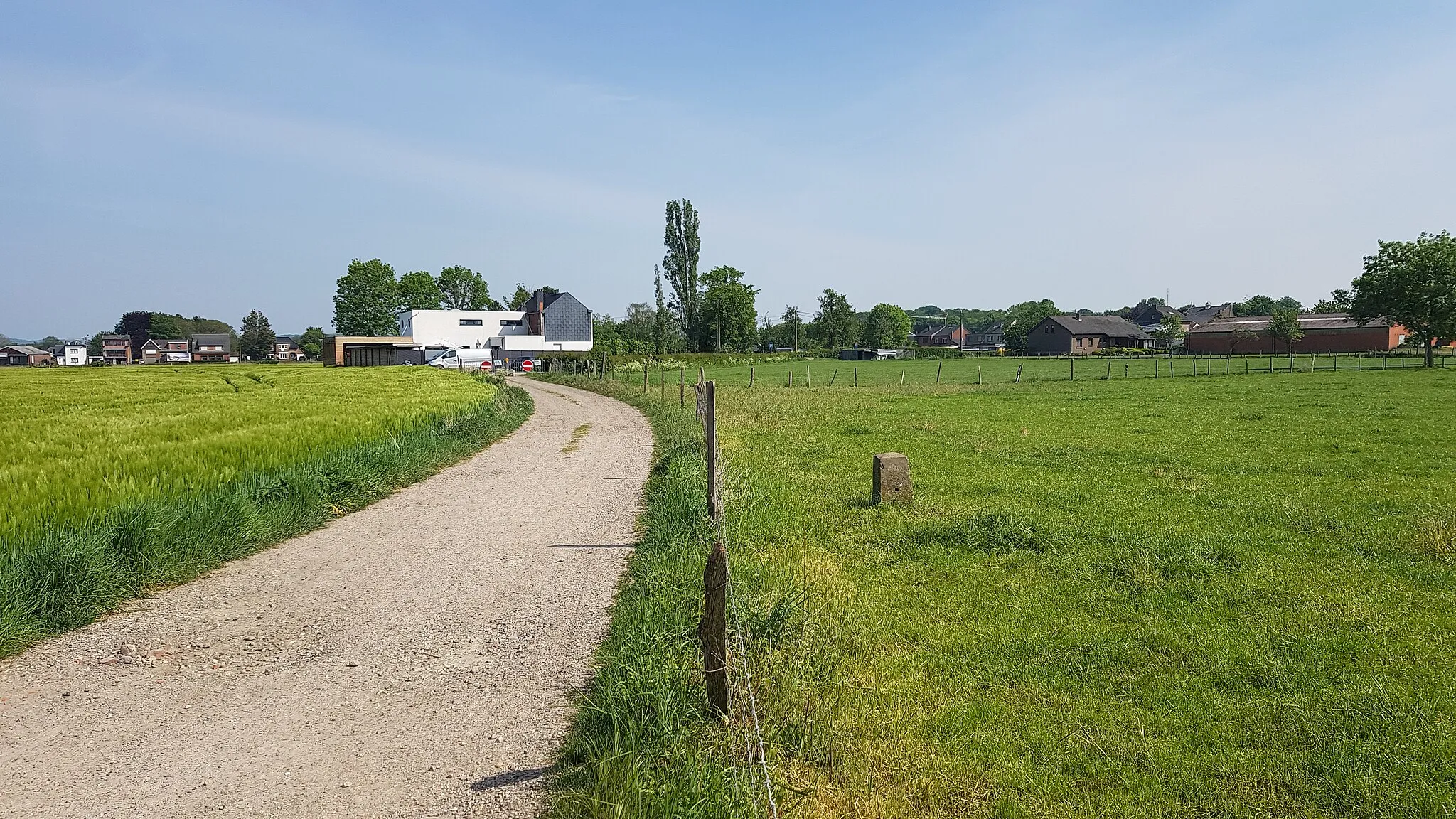 Photo showing: wegafsluiting Weg van Caest naar Moulin, Moelingen, België