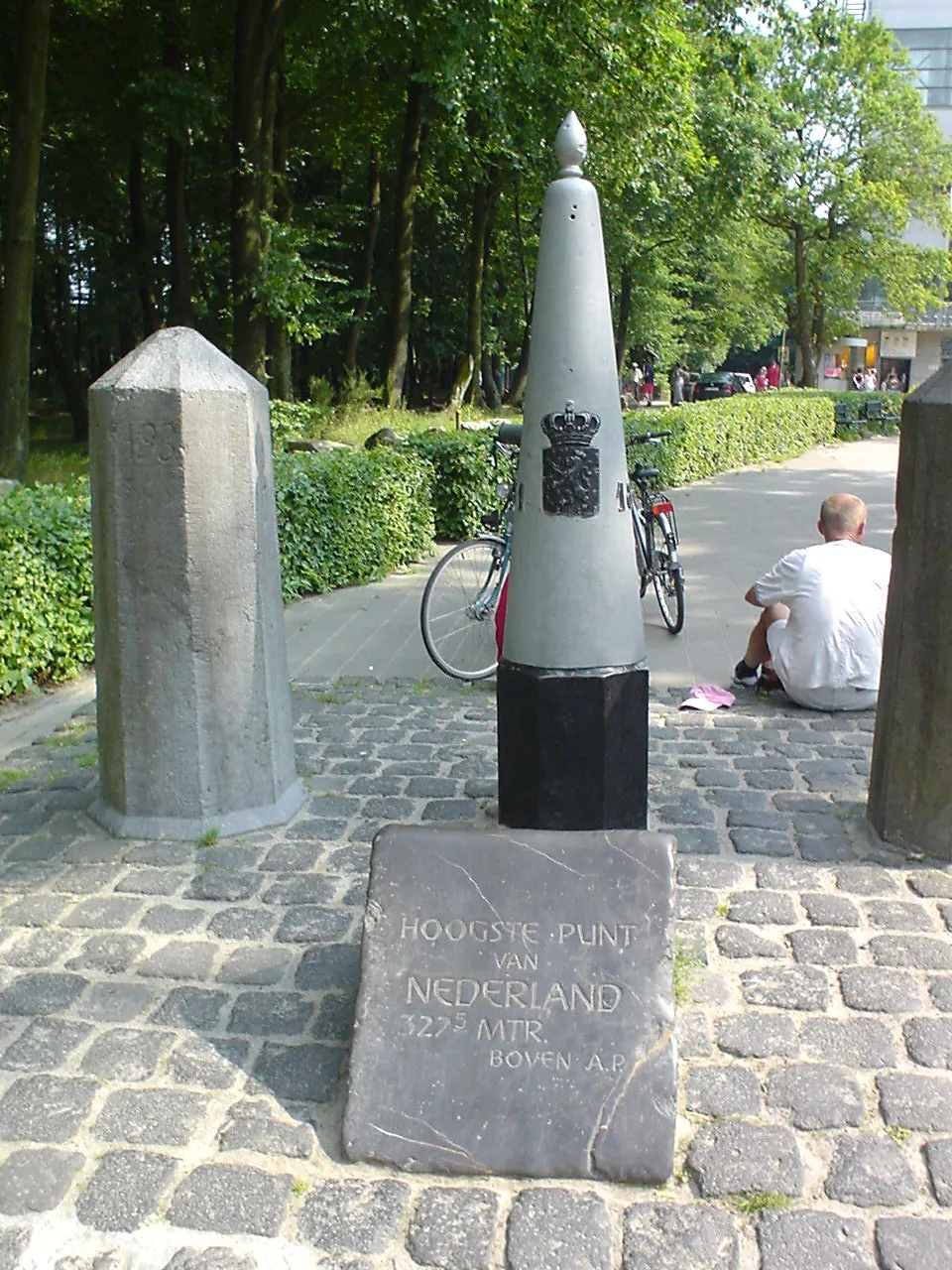 Photo showing: The Vaalserberg (Vaals hill), with 327.5 m above sea level the highest point of the Netherlands. Located close to Vaals, near the German city Aachen.
Photo by User:Ahoerstemeier taken on July 16 2005