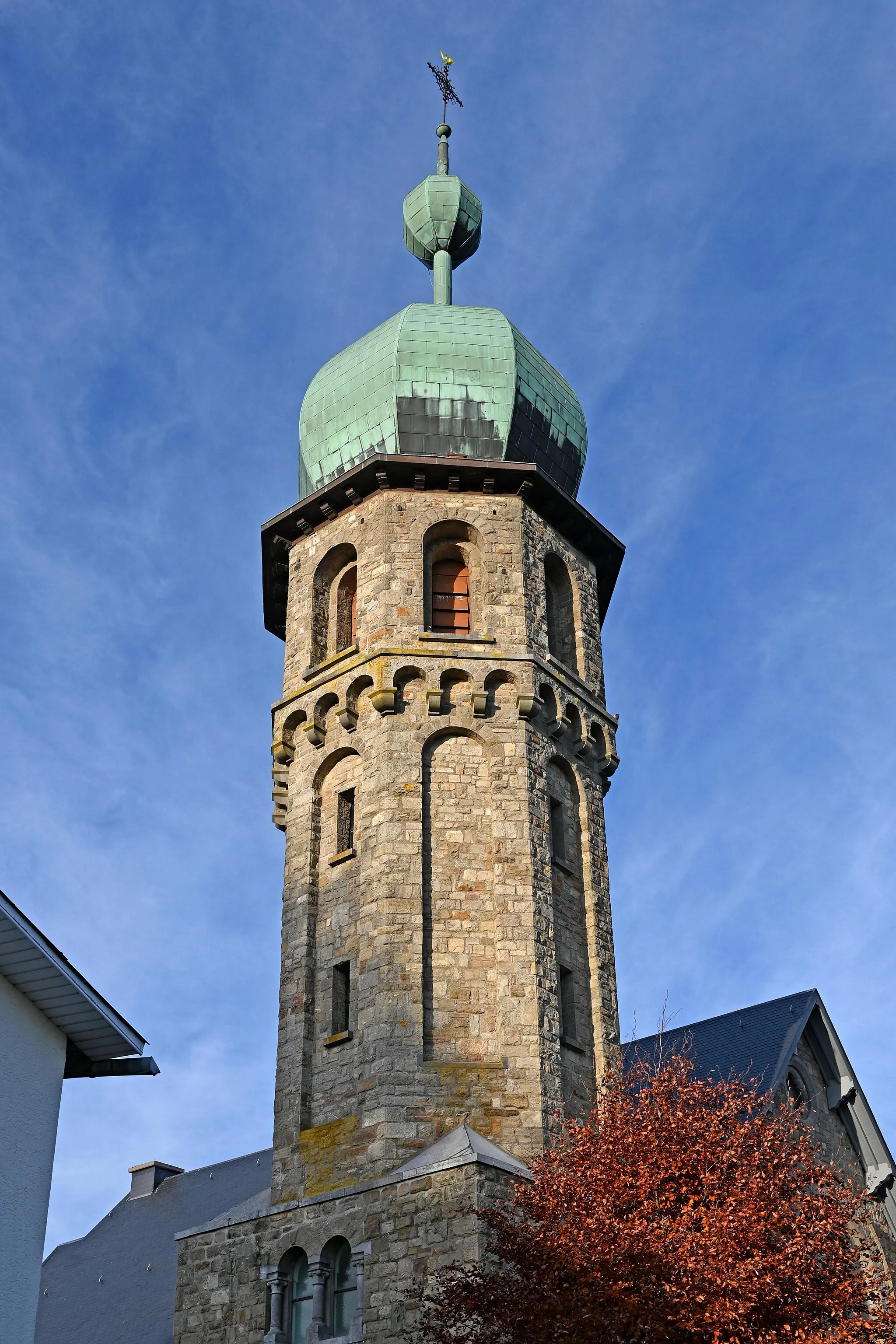 Photo showing: Kirche der Unbefleckten Empfängnis (Medell), 44 Meter hoher Zwiebelkirchturm, Südwestseite