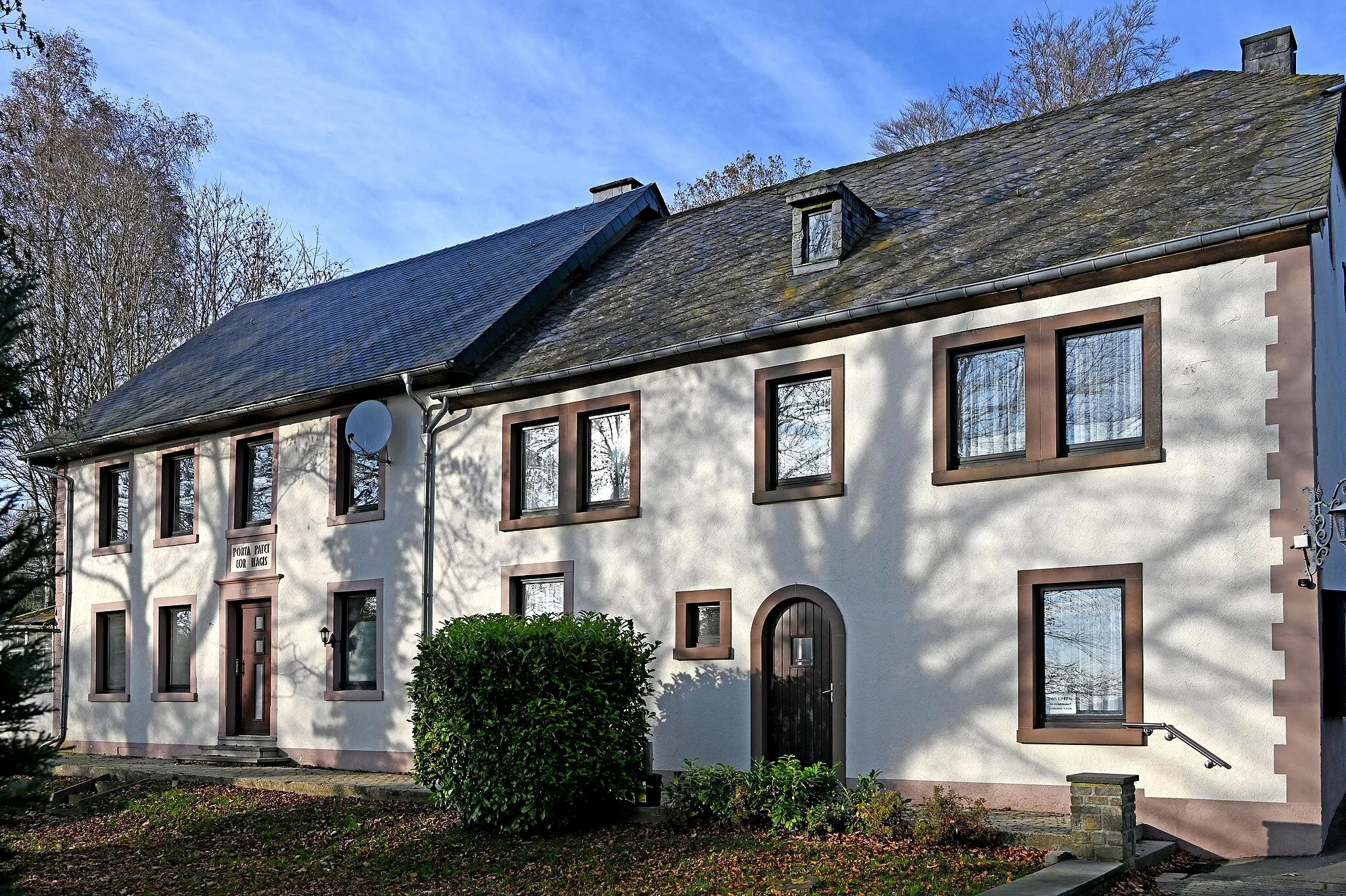 Photo showing: Wallerode, Pfarr- und Gemeindehaus (1849)