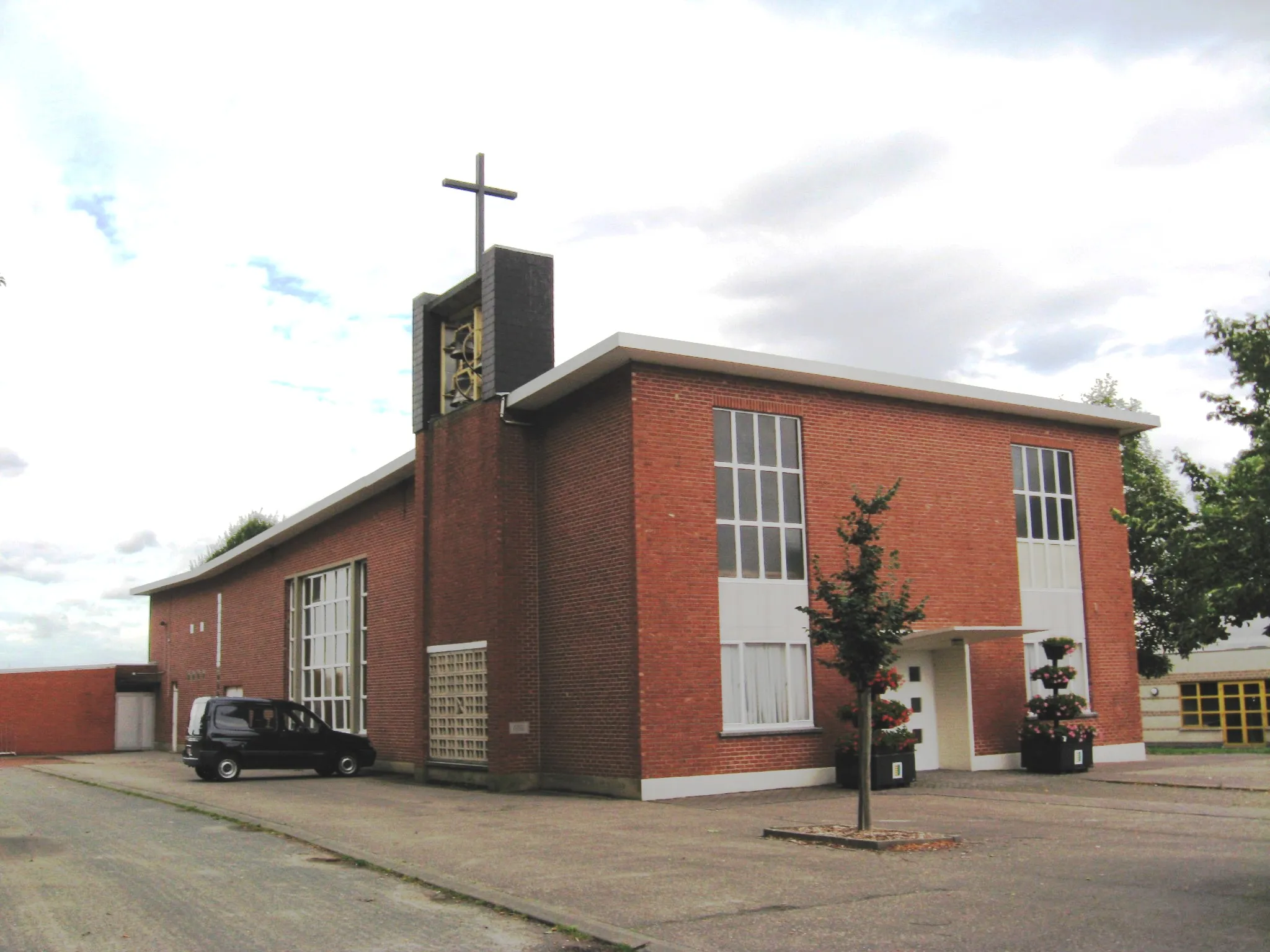 Photo showing: Church of the Sacred Heart in Bilzen (Merem), Limburg, Belgium