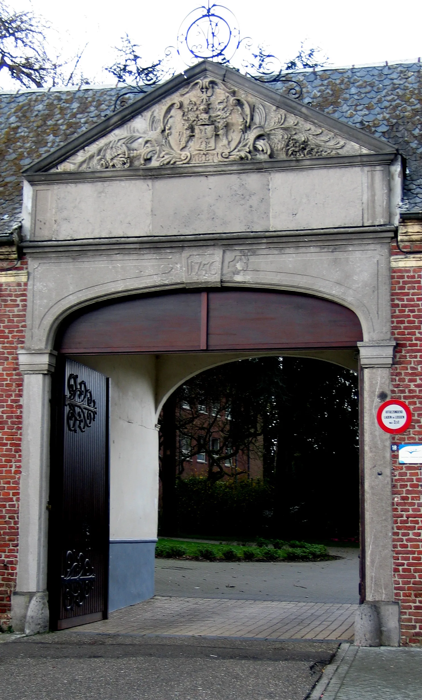 Photo showing: Toegangspoort van het kasteel de Brouckmans in Hoeselt, België