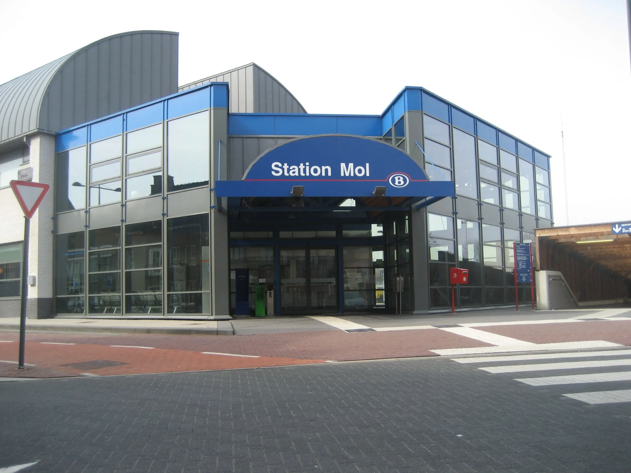Photo showing: Mol train station
