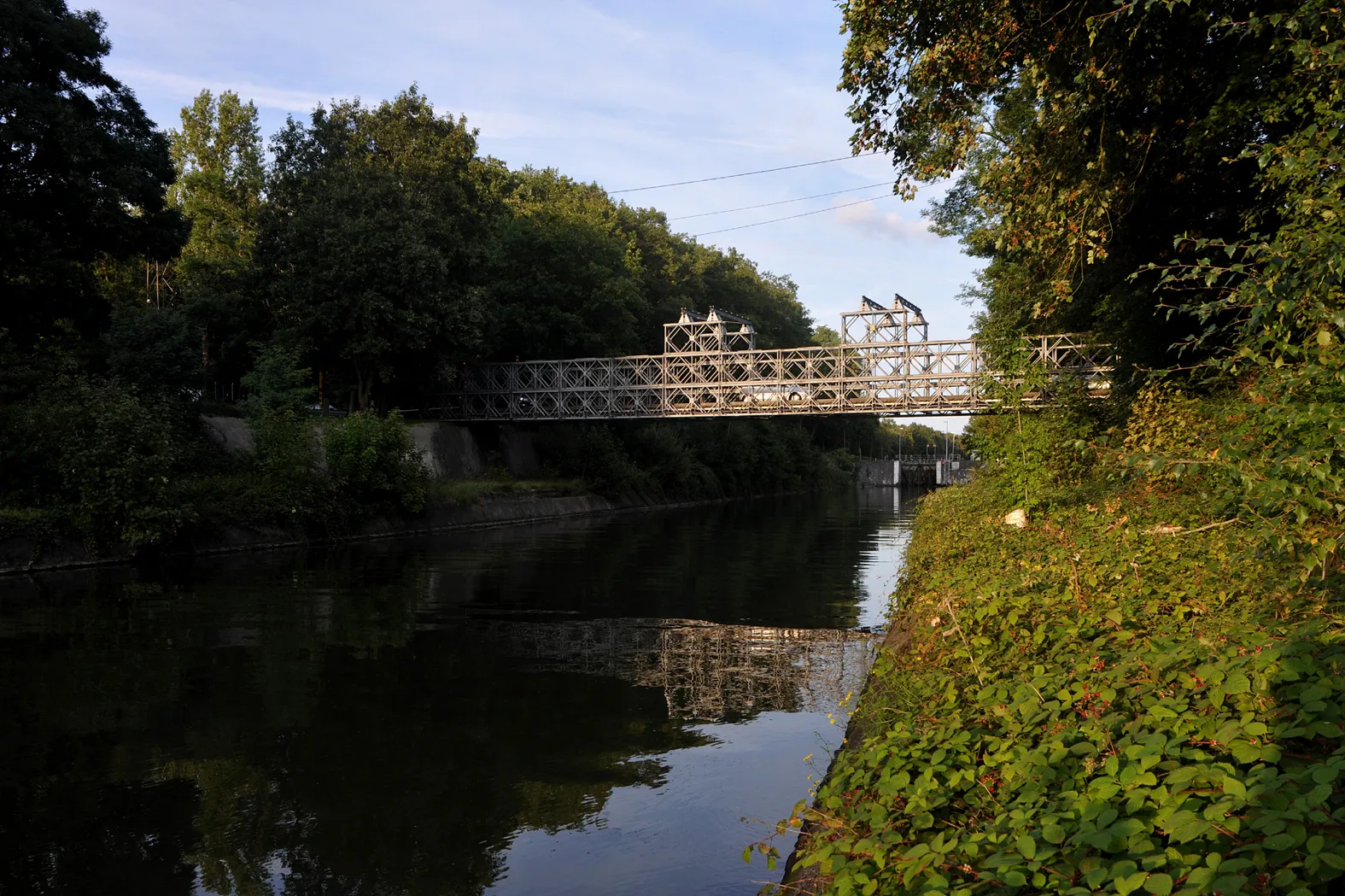 Photo showing: Bailey bridge (northern part) for the N136 over the Bocholt–Herentals channel north of Rauw; Antwerp, Belgium.