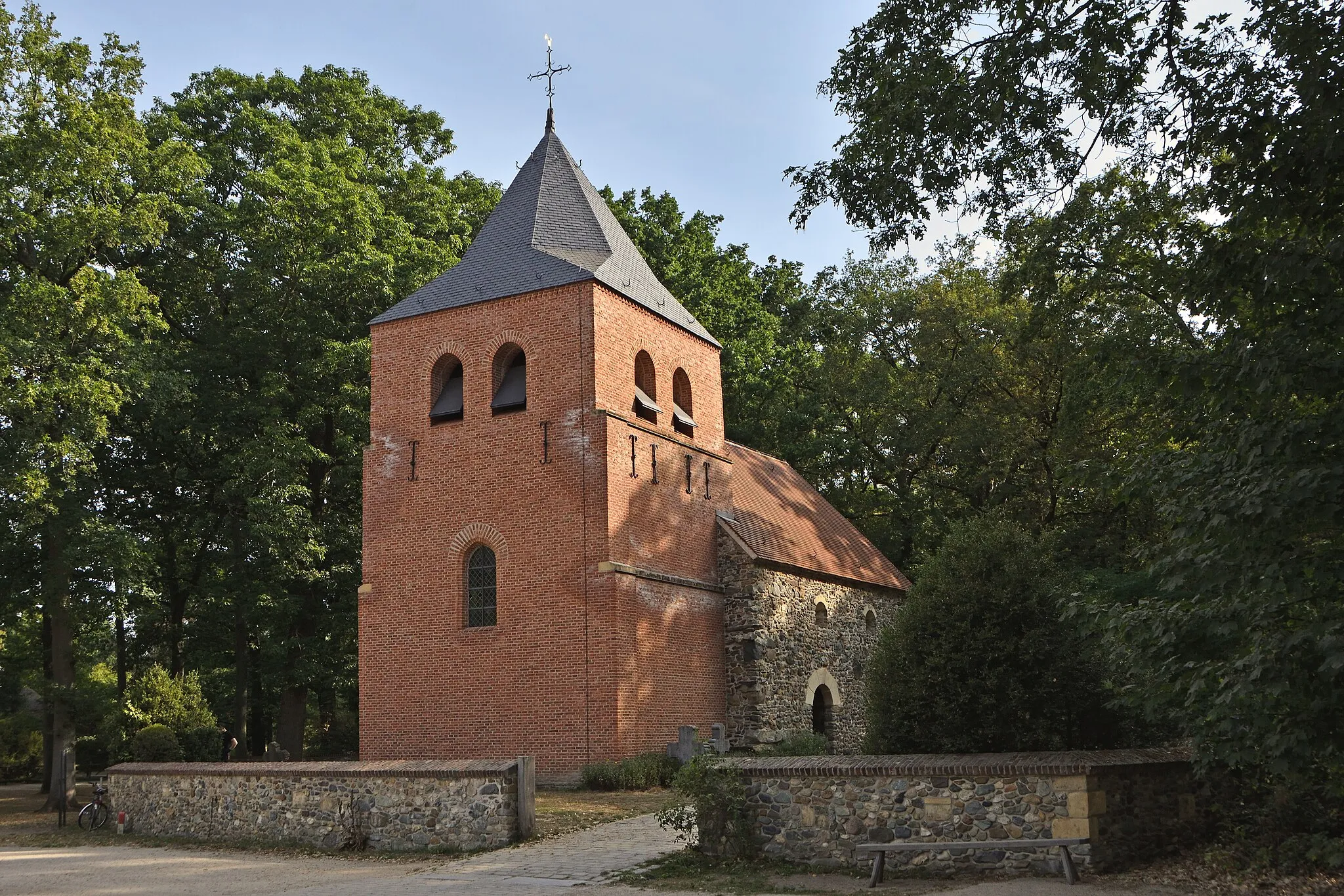 Photo showing: Romanesque village church from Erpekom, Bokrijk open-air museum