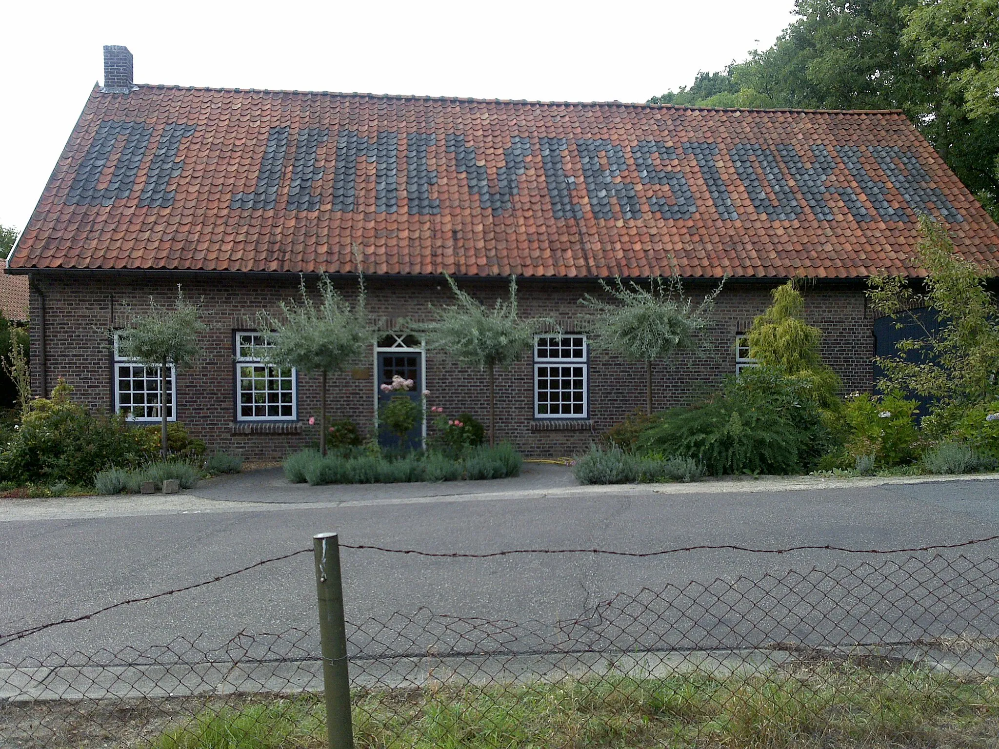 Photo showing: The warehouse from the old gin distellery of 1890 is now a house.