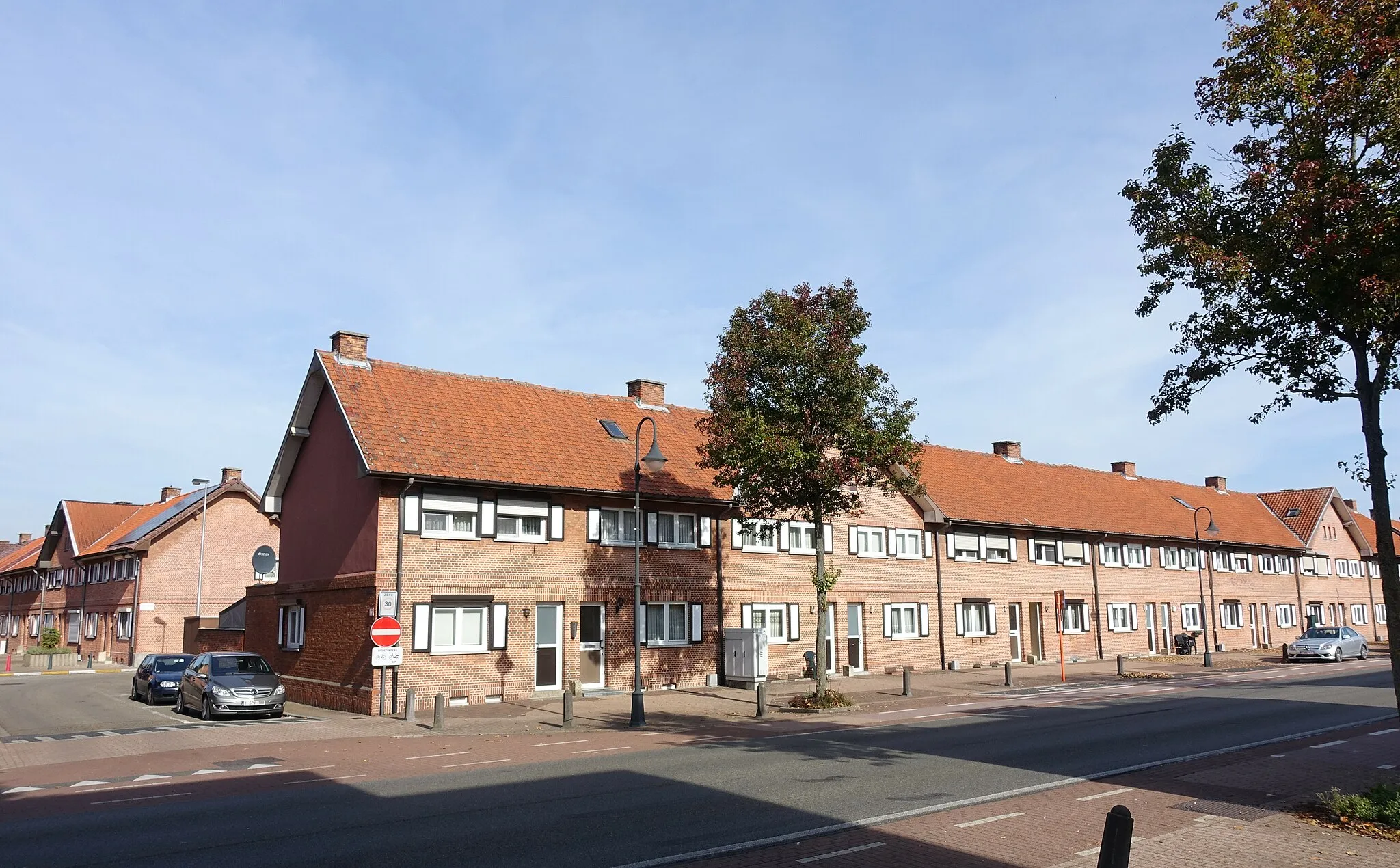 Photo showing: Cité Mommeplas, Koolmijnlaan, Berkenbos, Heusden-Zolder, gebouwd in 1929-1931 voor de mijnwerkers van koolmijn Zolder. Erfgoed