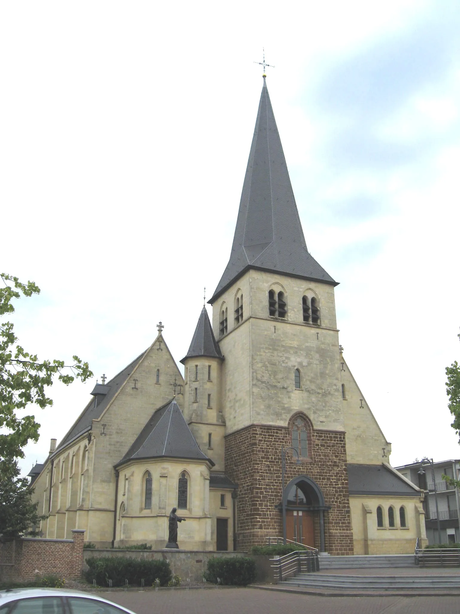 Photo showing: Church of Saint Hubert and Saint Vincent in Zolder, Heusden-Zolder, Limburg, Belgium